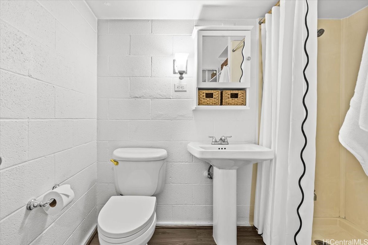 509 University Avenue 607 Property Photo 7