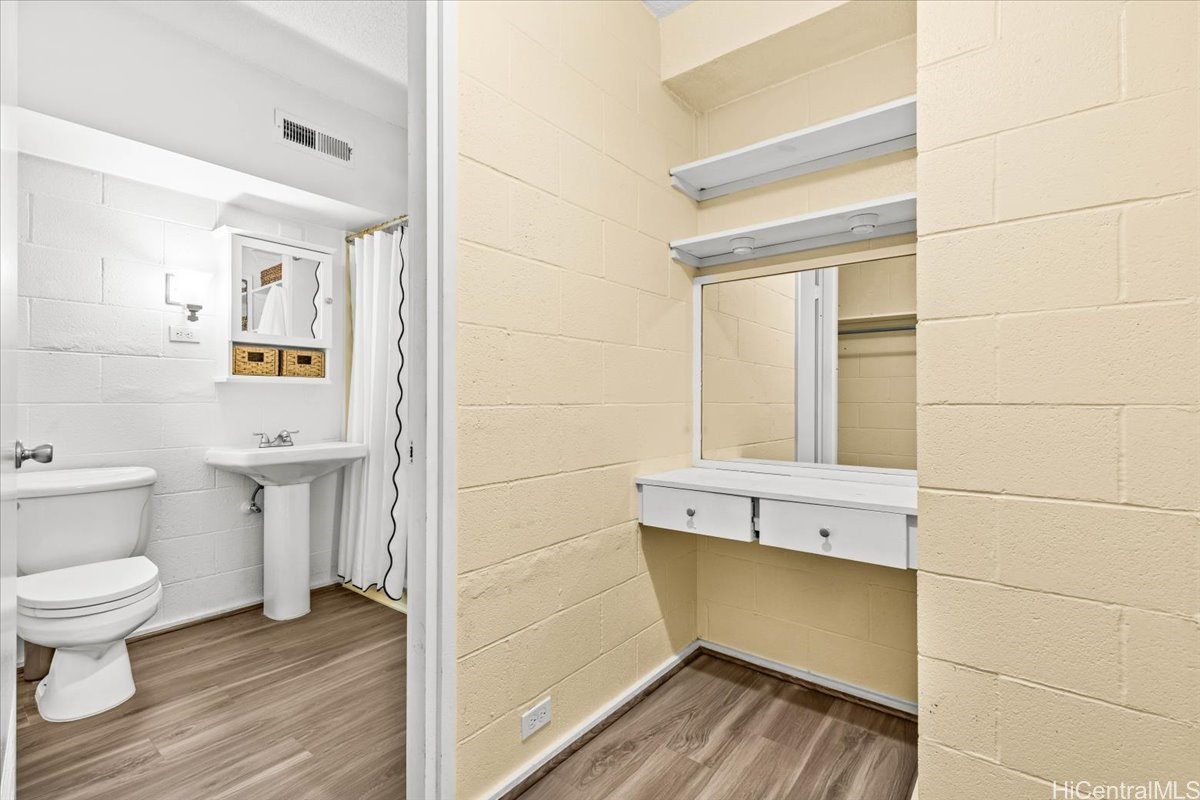 509 University Avenue 607 Property Photo 8