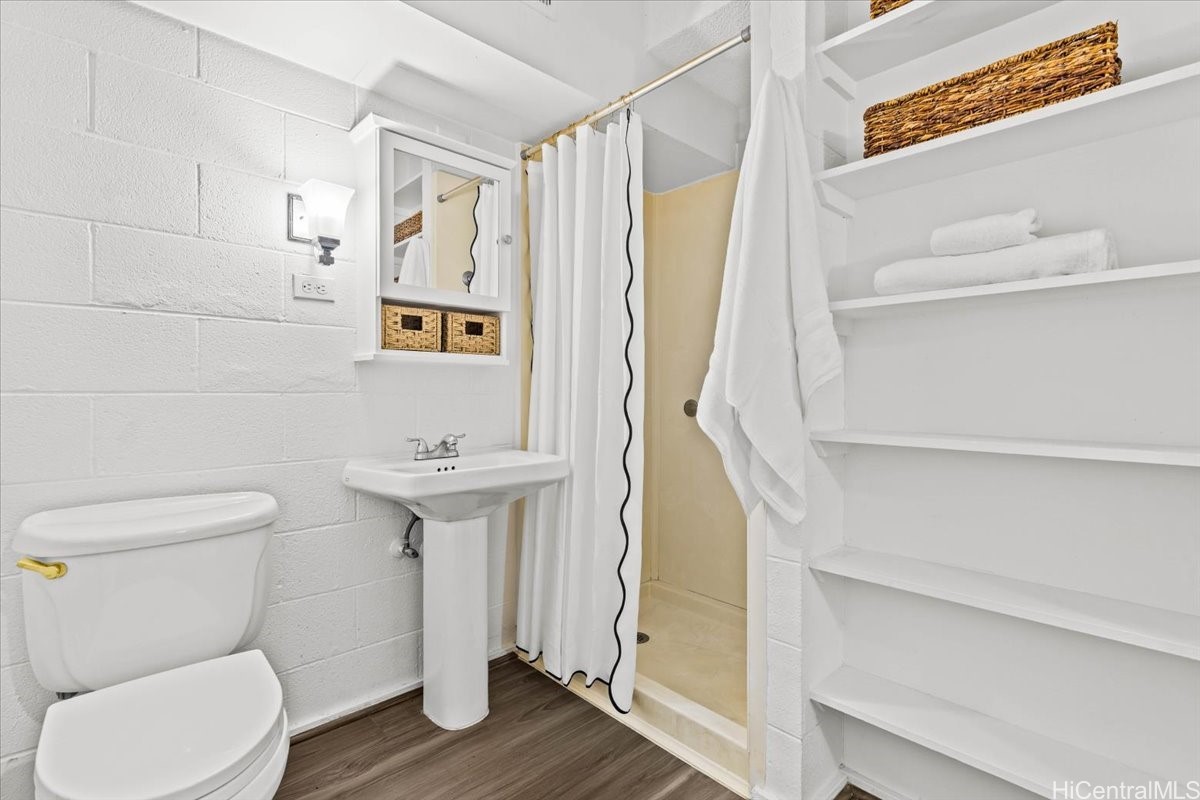 509 University Avenue 607 Property Photo 9