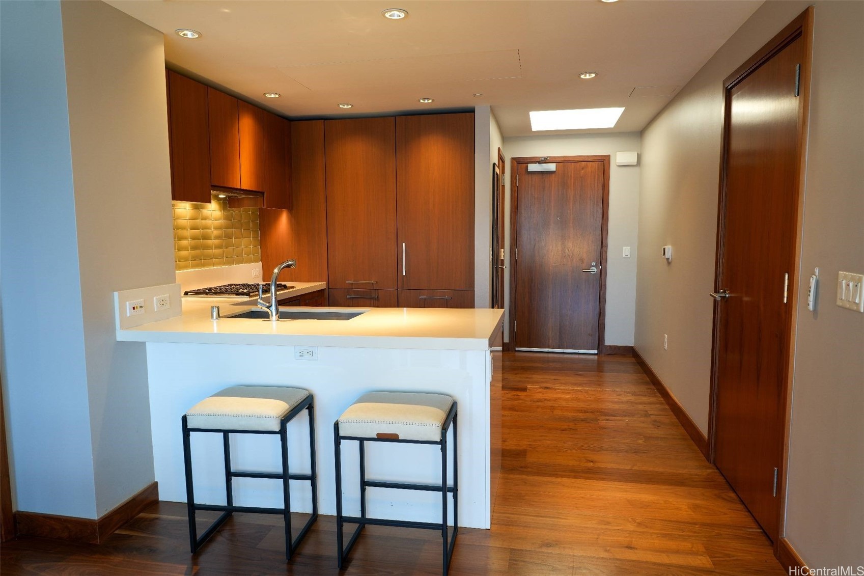1555 Kapiolani Boulevard 1412 Property Photo 5