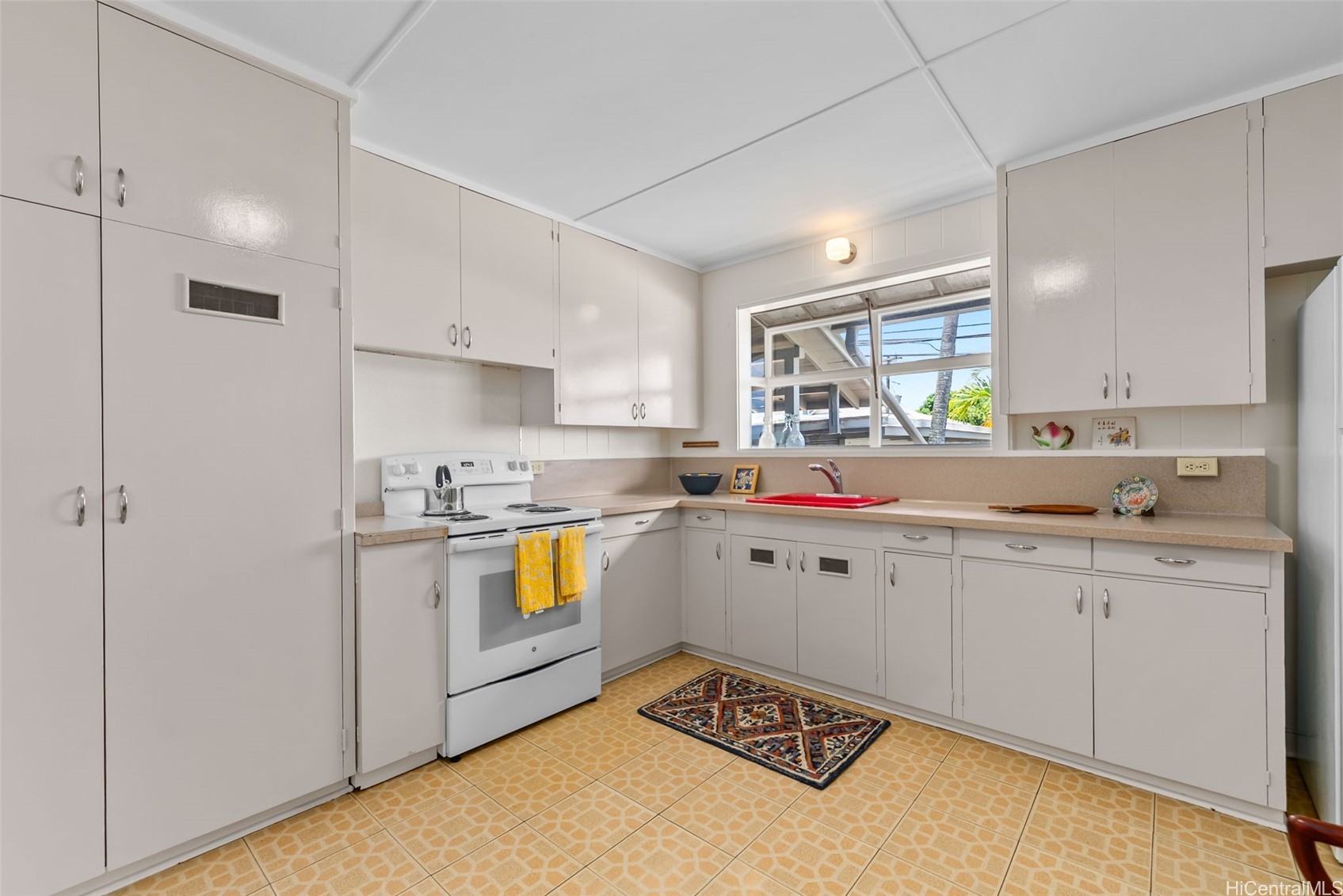 1568 Halekoa Drive Property Photo 16