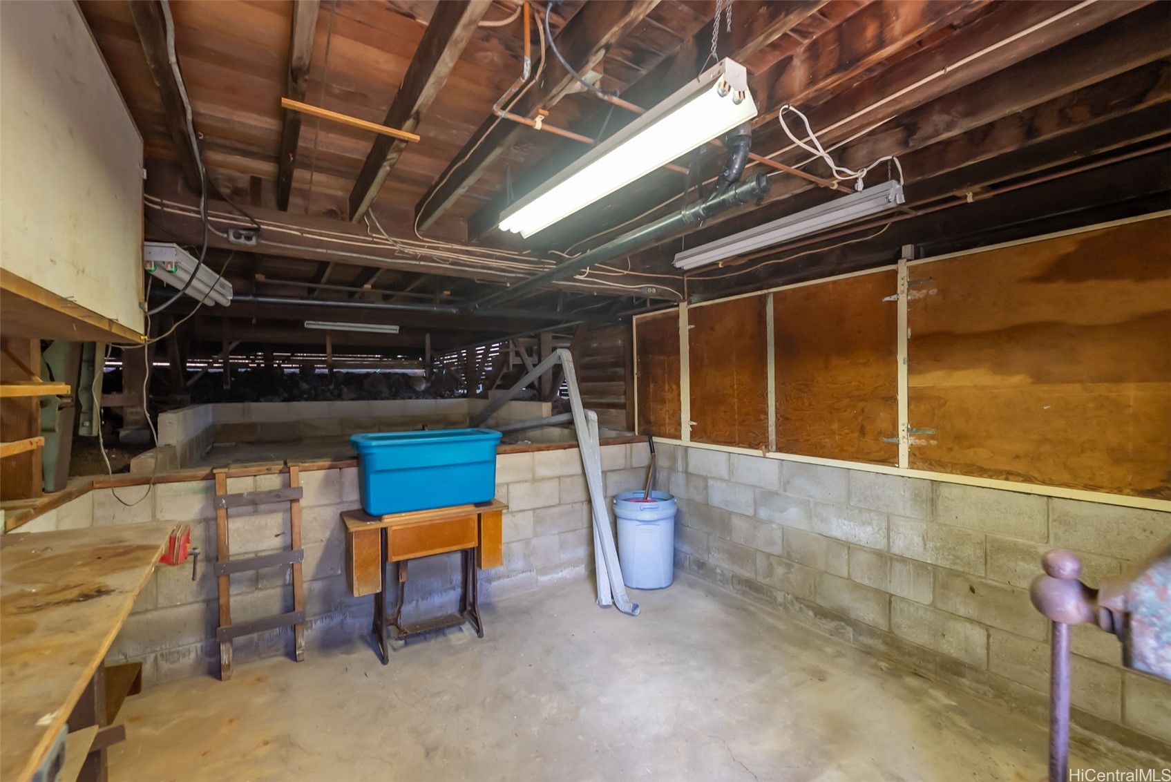 1568 Halekoa Drive Property Photo 18