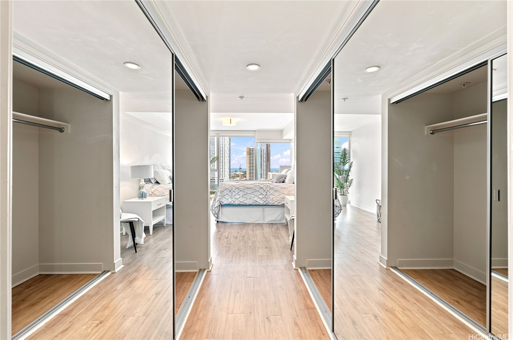 888 Kapiolani Boulevard 1706 Property Photo 11