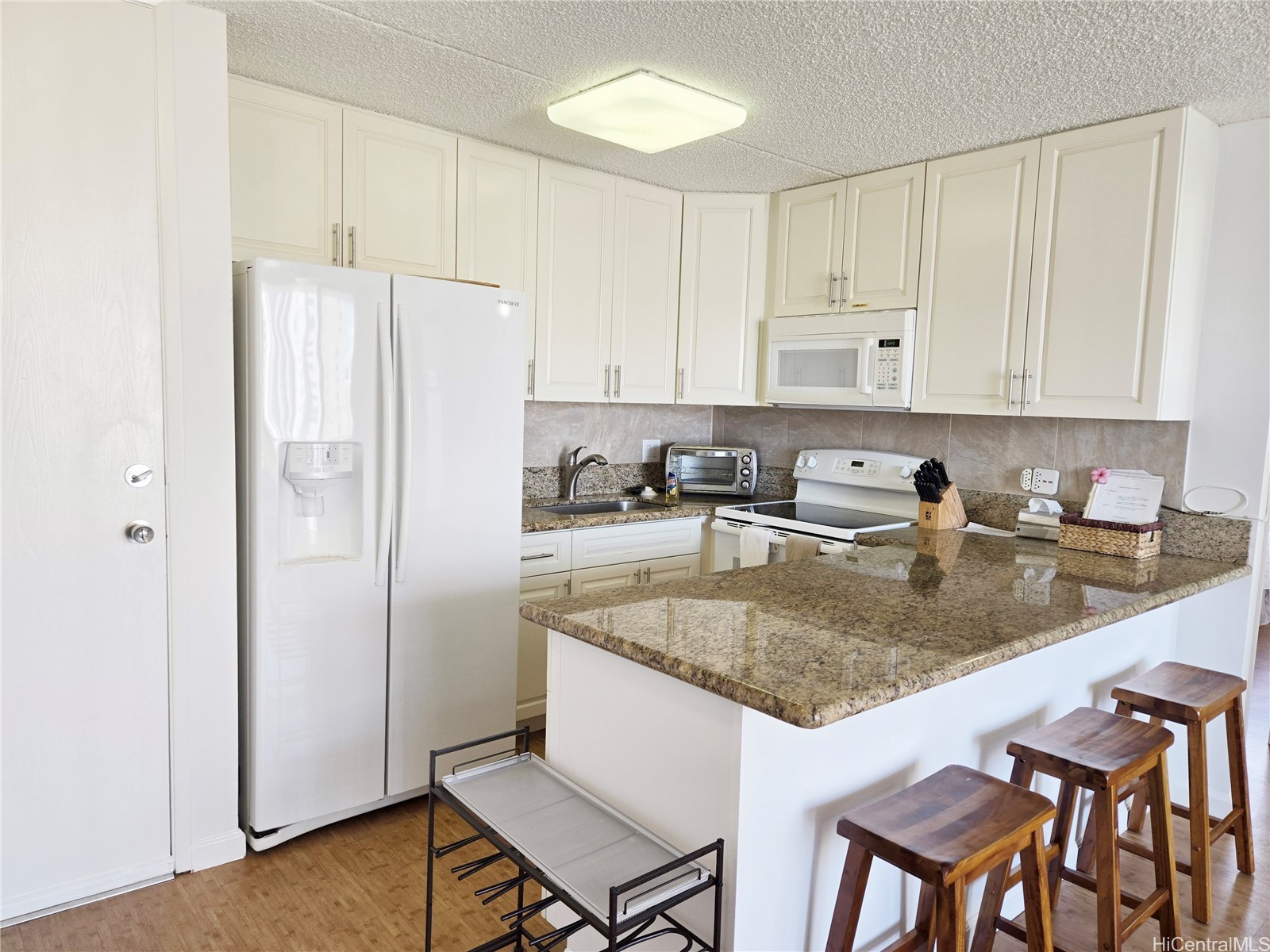 411 Hobron Lane 2814 Property Photo 4