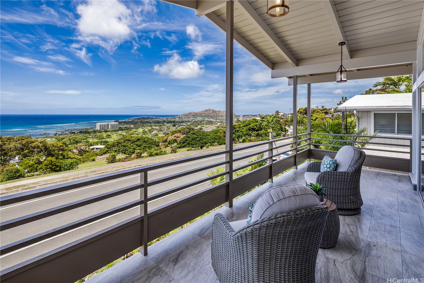 1541 Laukahi Street Property Photo 4
