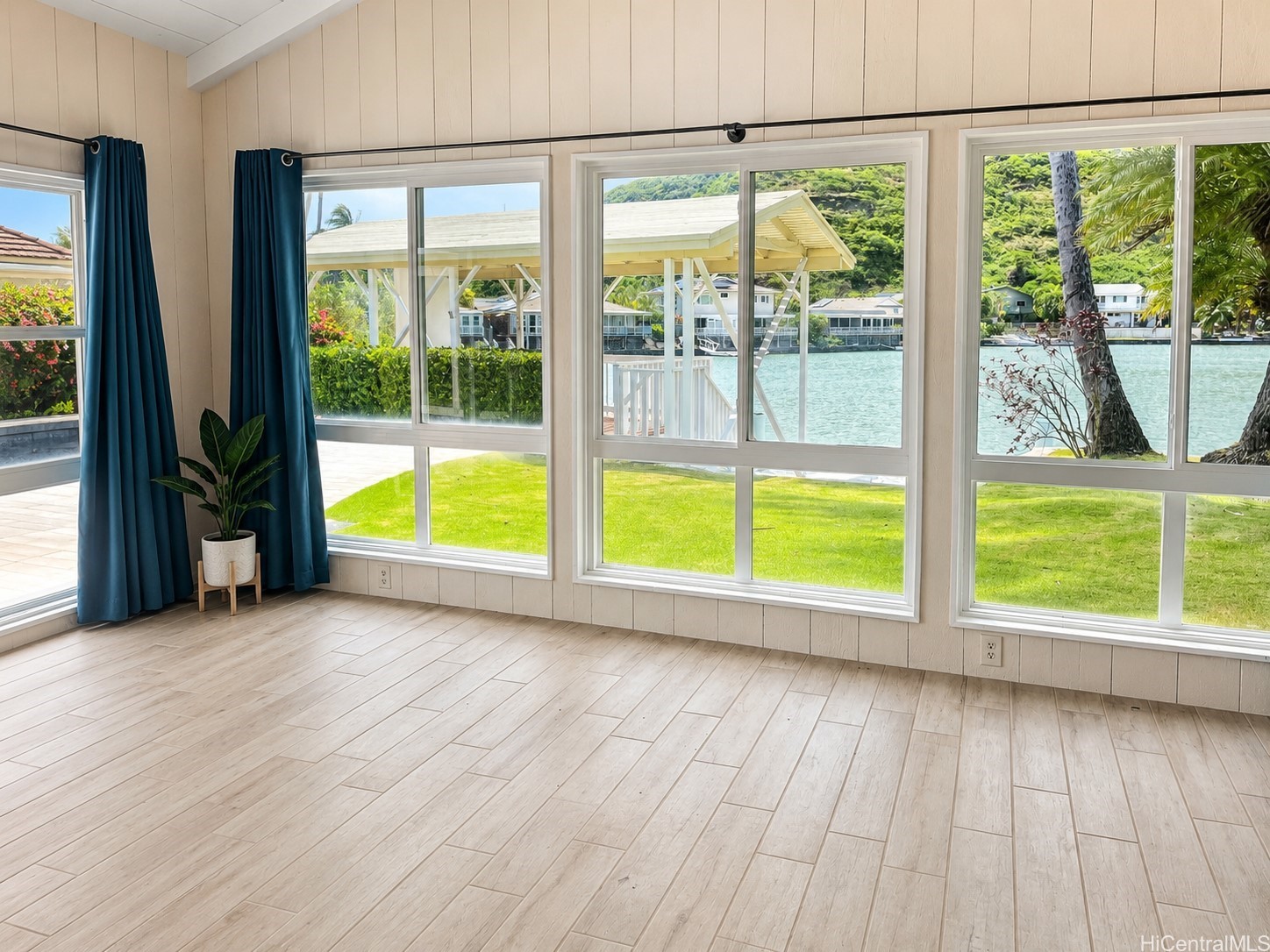 552 Kumukahi Place Property Photo 3