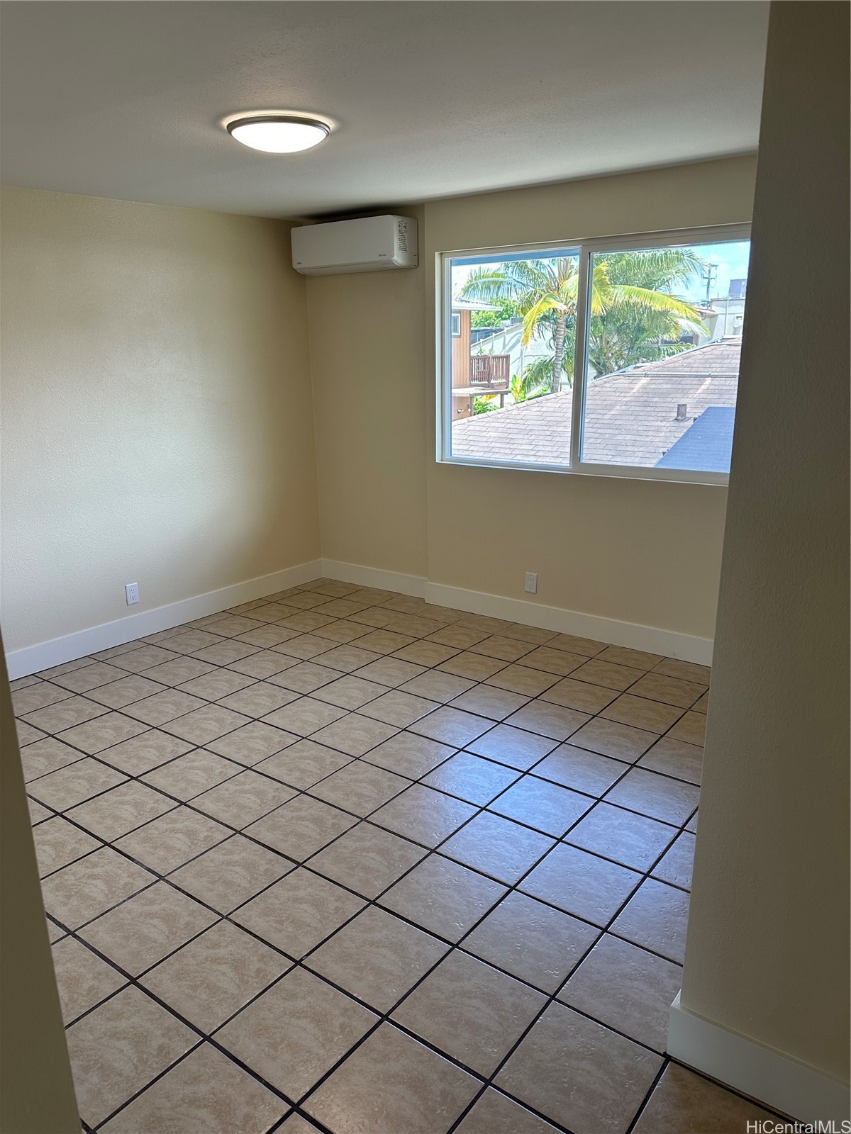 202613573 Property Photo 4