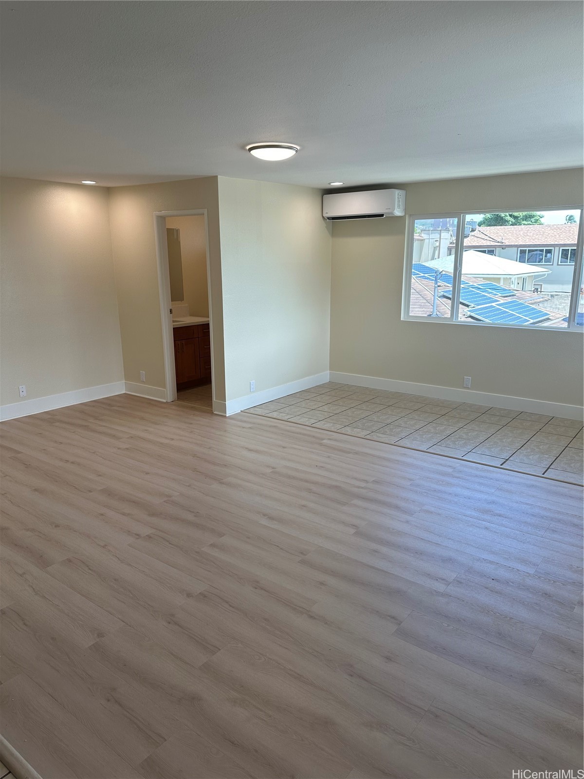202613573 Property Photo 9