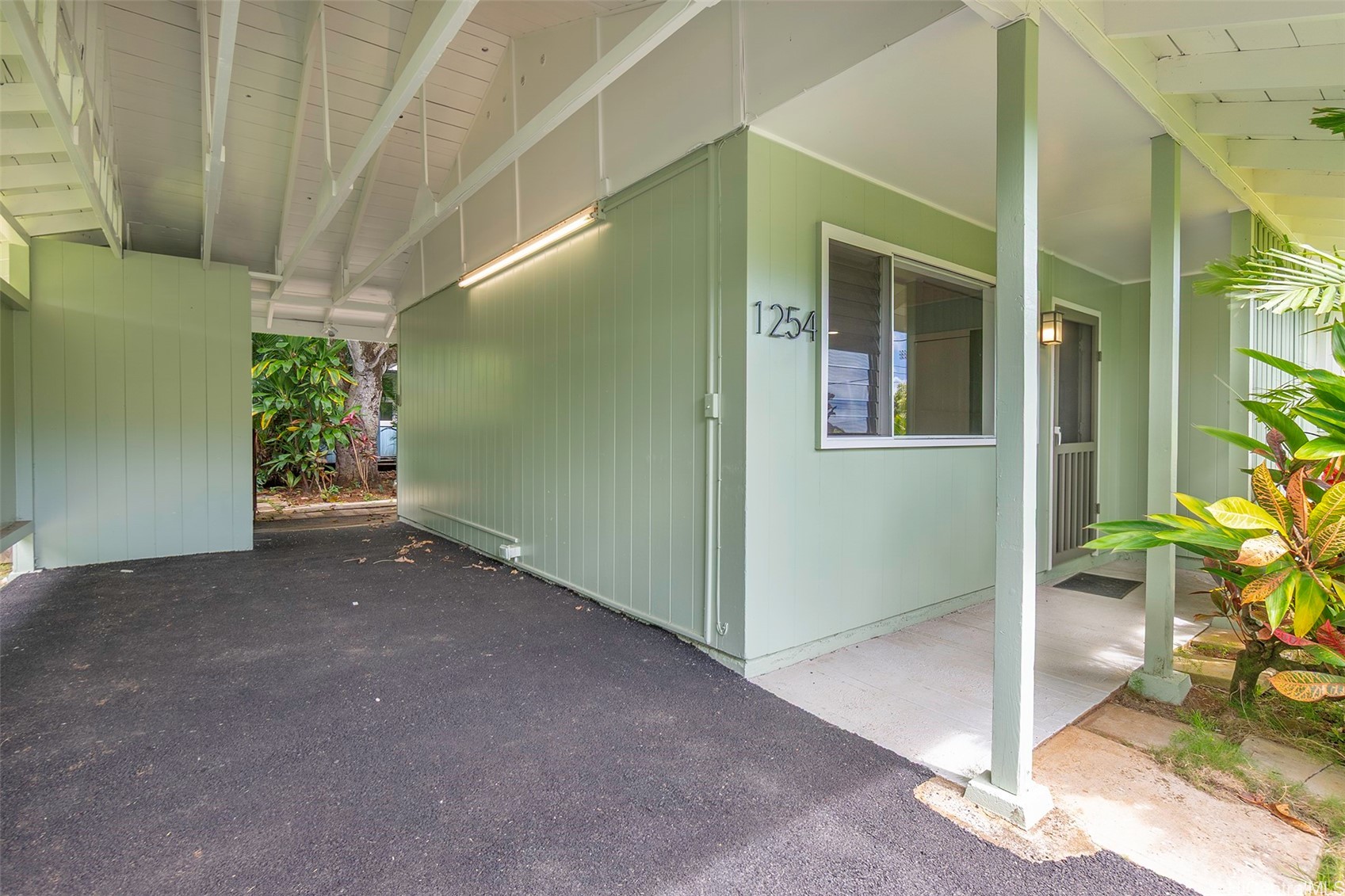 1254 Ulupii Street Property Photo 10