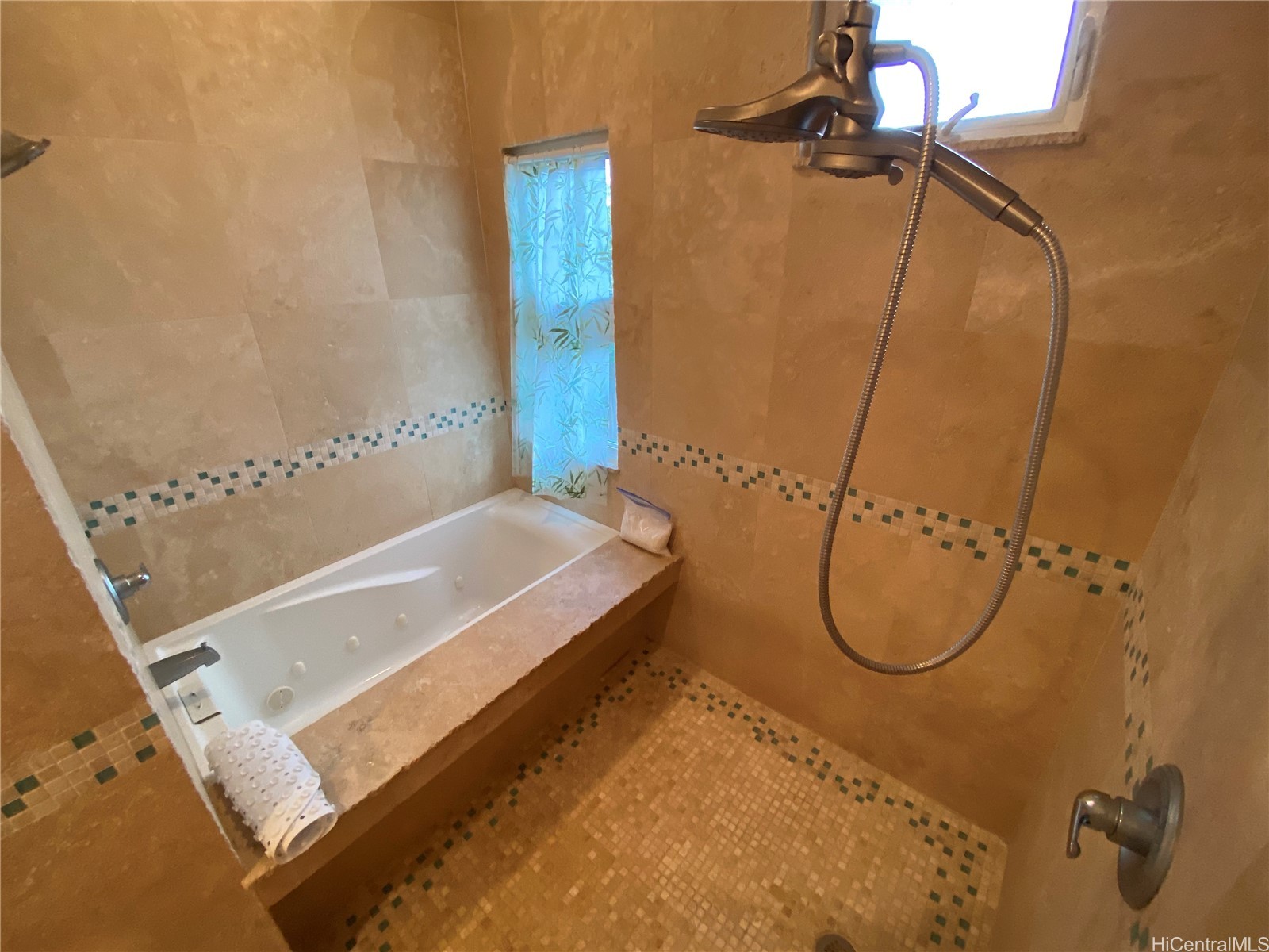 1268 Ulupii Street Property Photo 14