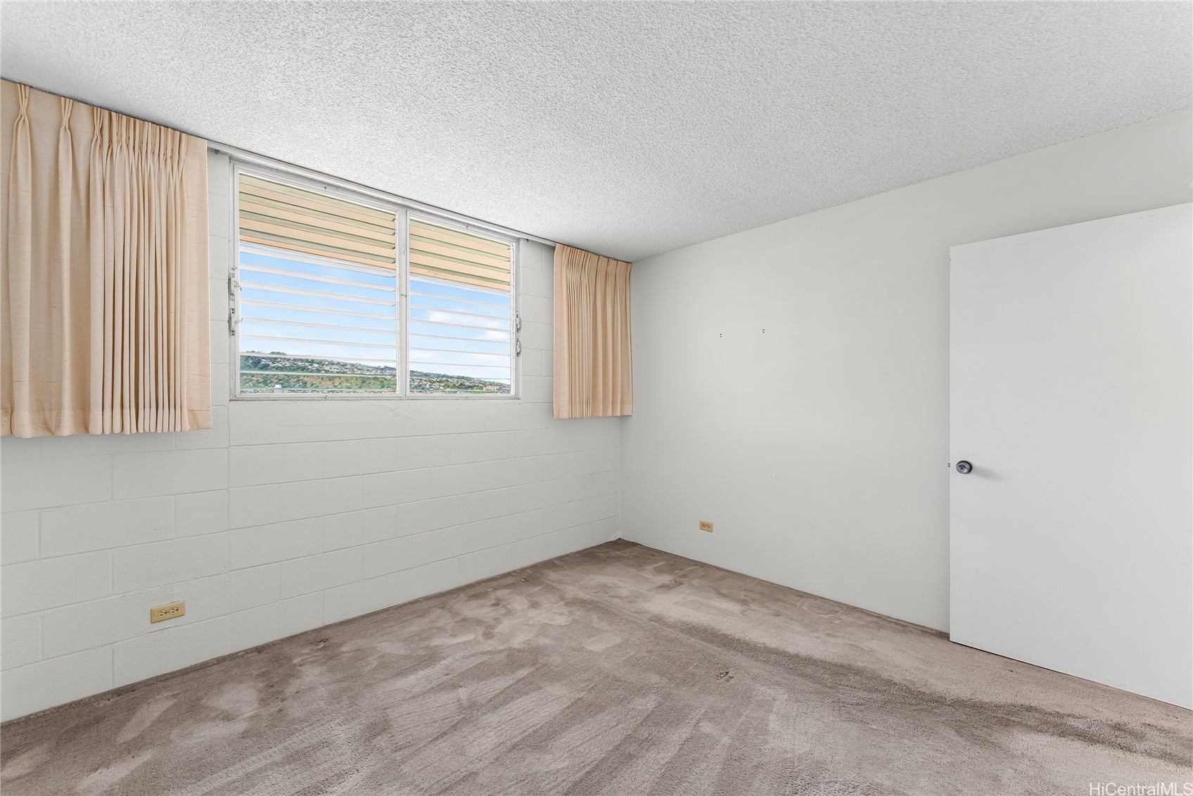 737 Olokele Avenue 1106 Property Photo 6