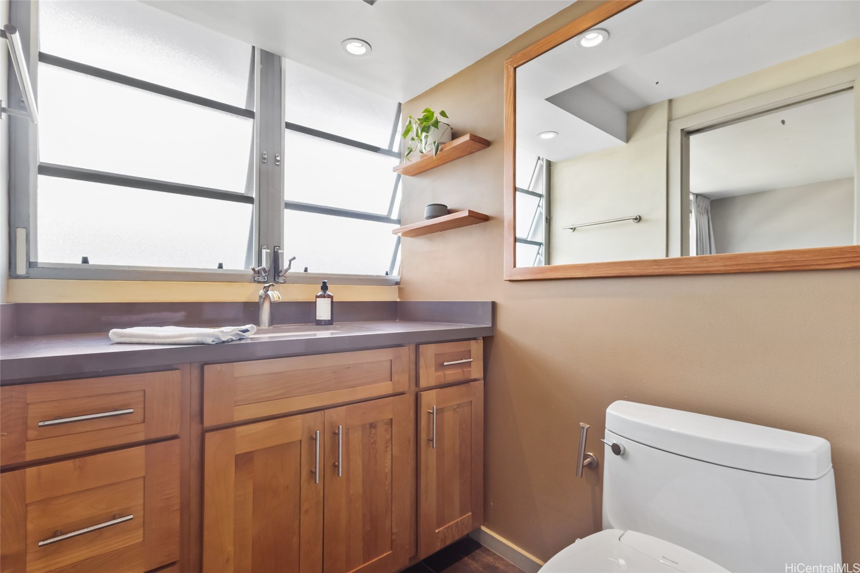 1425 Ward Avenue 12w Property Photo 10