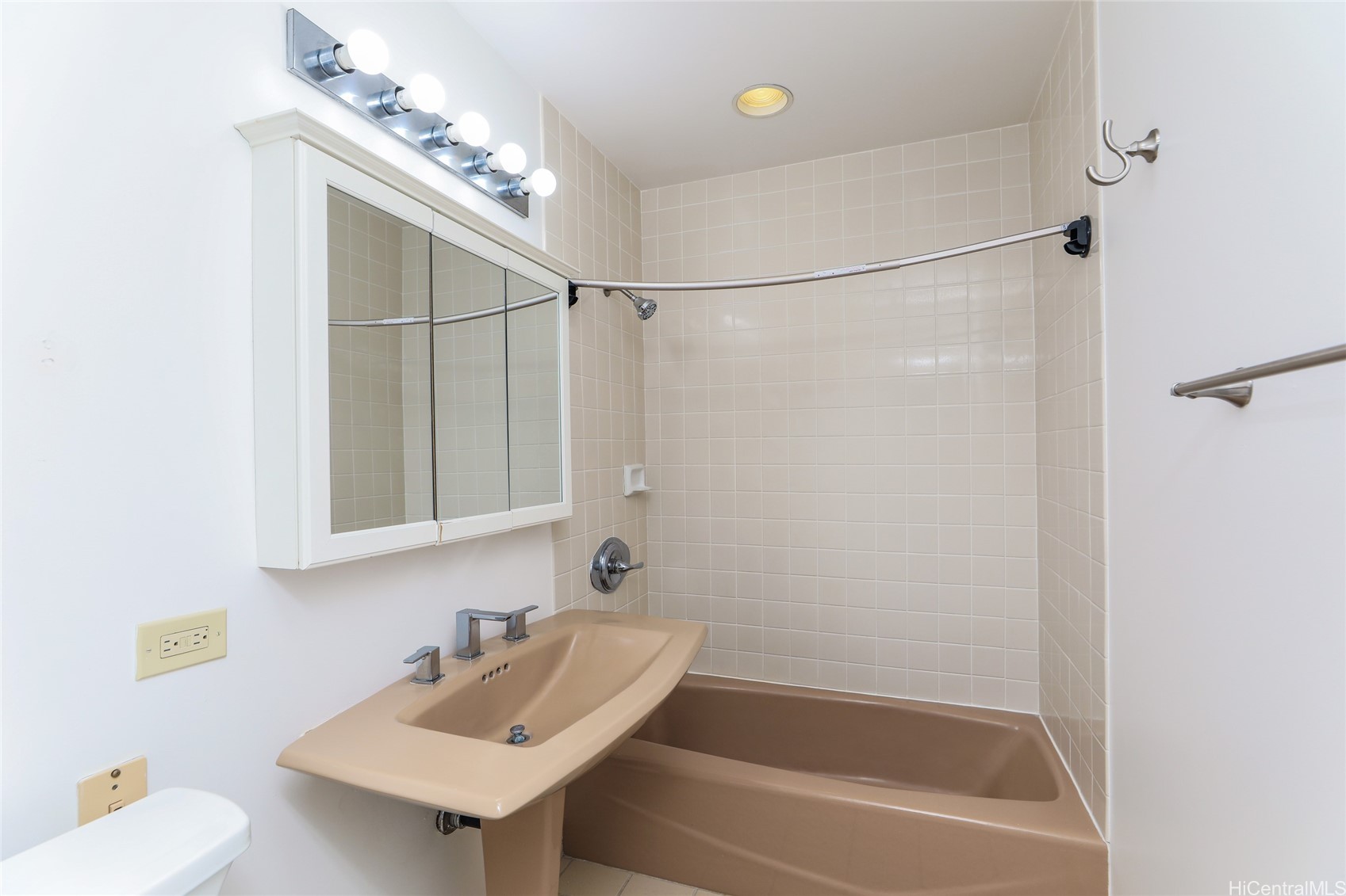725 Kapiolani Boulevard 802 Property Photo 16