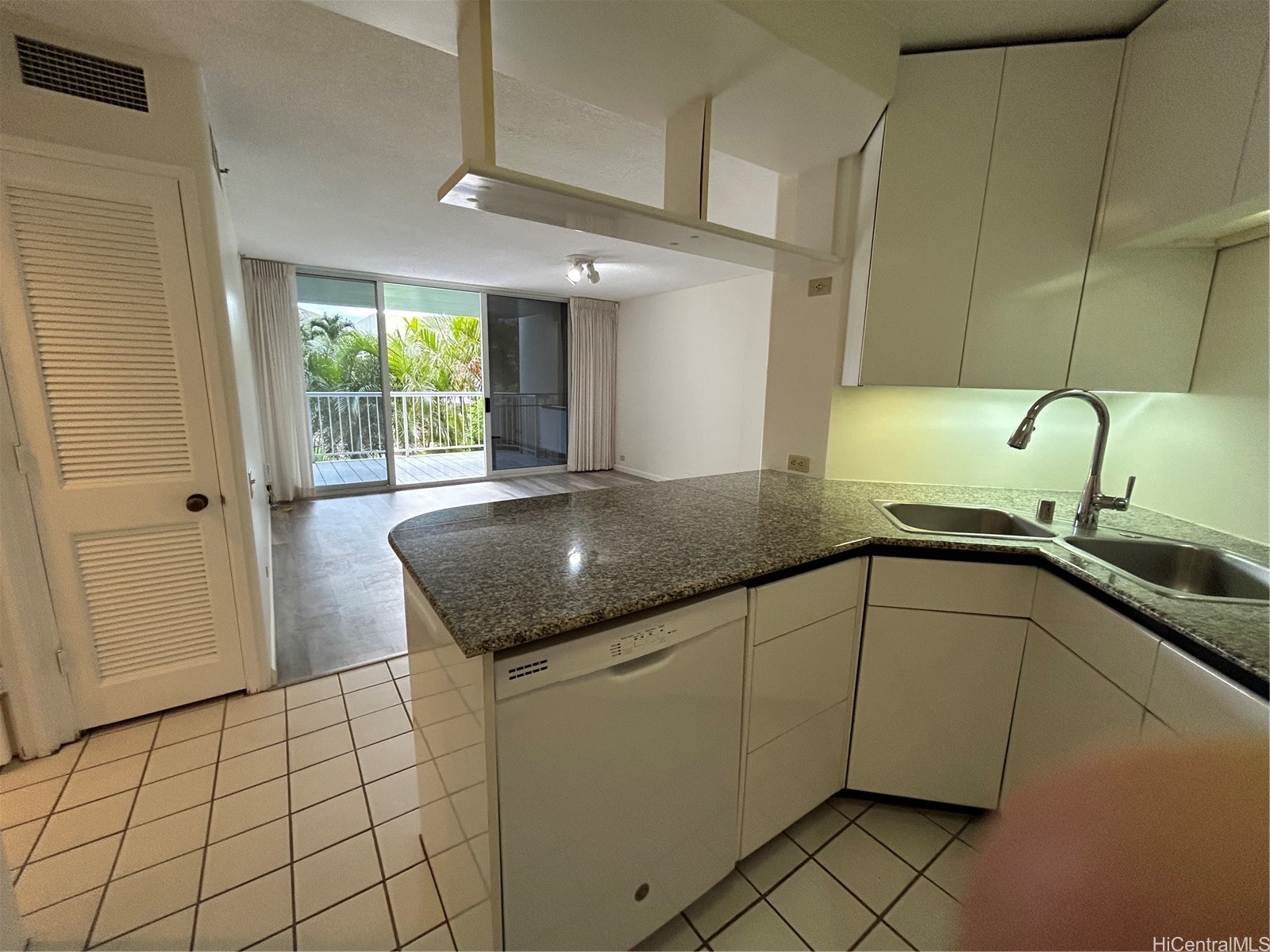 1212 Nuuanu Avenue 910 Property Photo 7