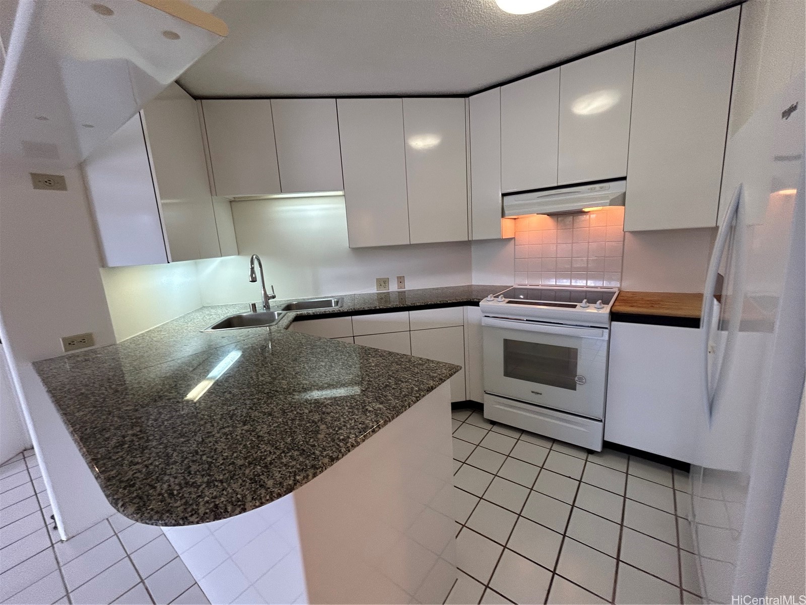 1212 Nuuanu Avenue 910 Property Photo 9