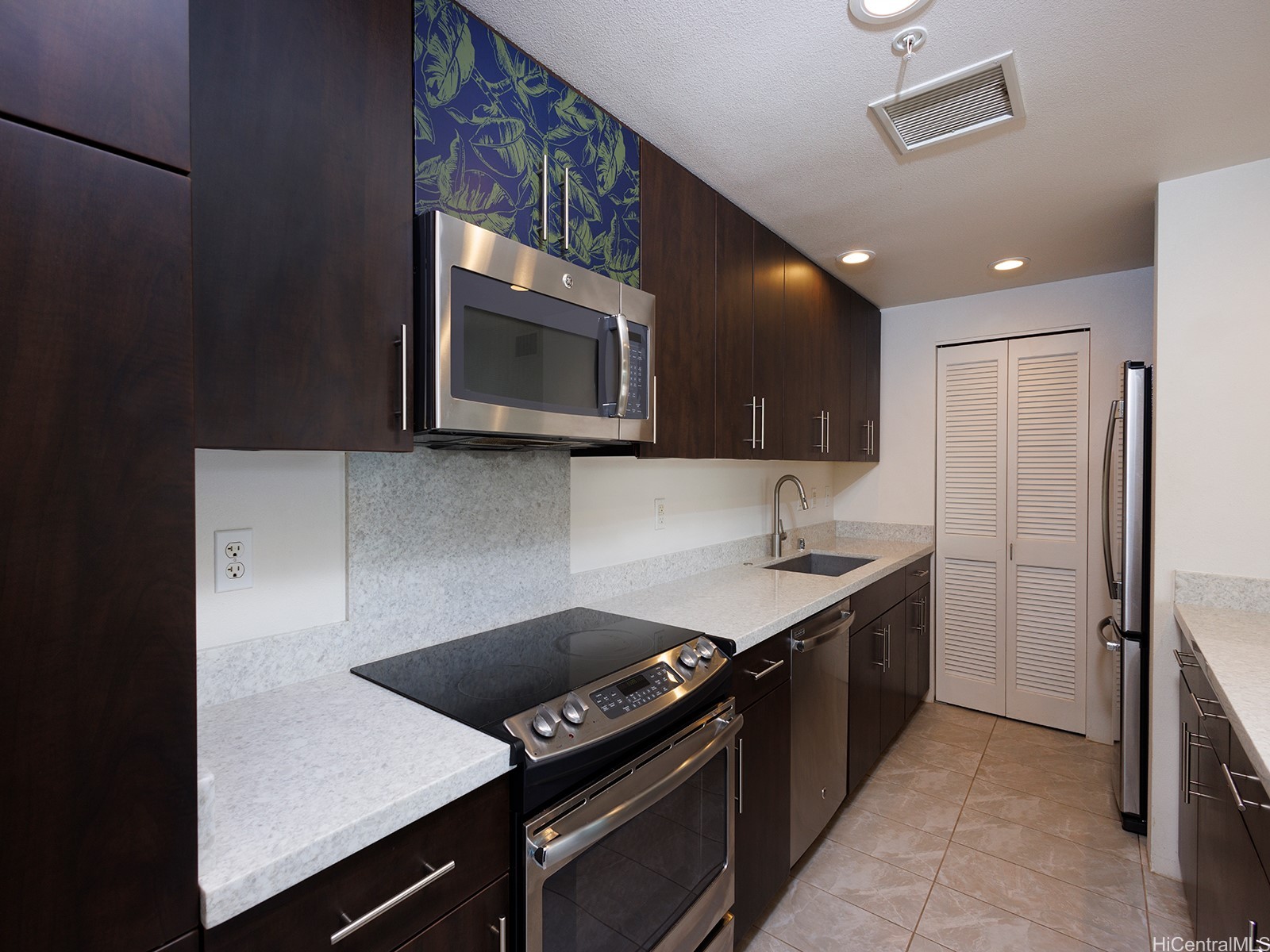 445 Kailua Road 5304 Property Photo 6