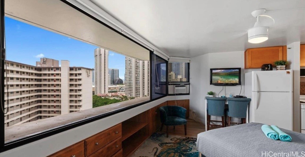 1700 Ala Moana Boulevard 1501 Property Photo 3