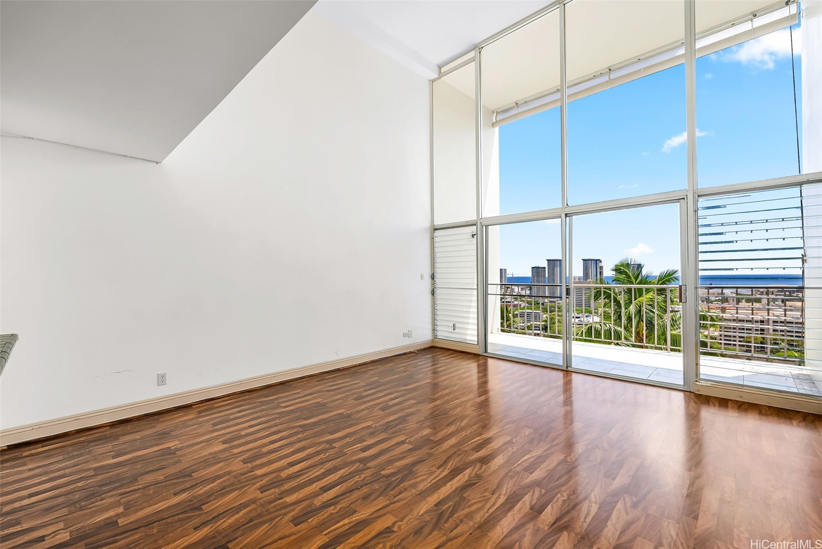 666 Prospect Streets Suite 1/506 Property Photo 2