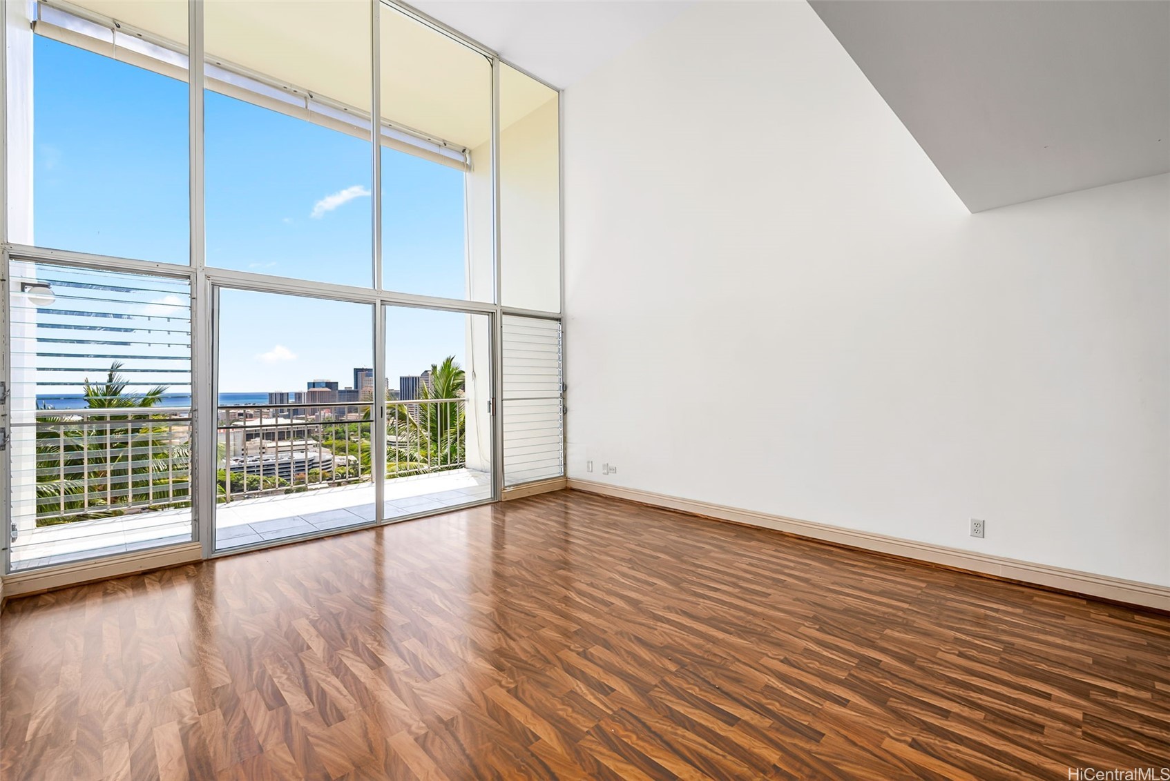 666 Prospect Streets Suite 1/506 Property Photo 4