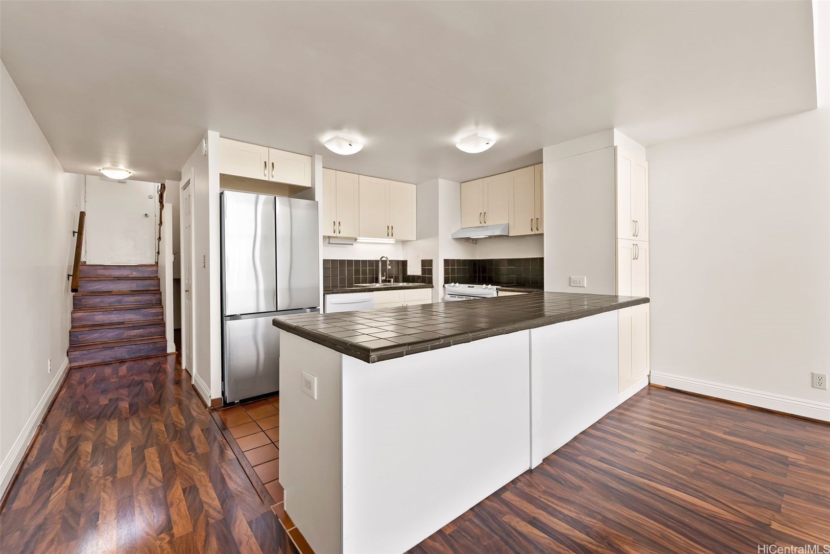666 Prospect Streets Suite 1/506 Property Photo 9