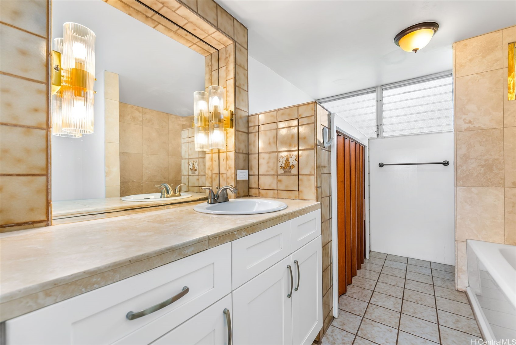 666 Prospect Streets Suite 1/506 Property Photo 15