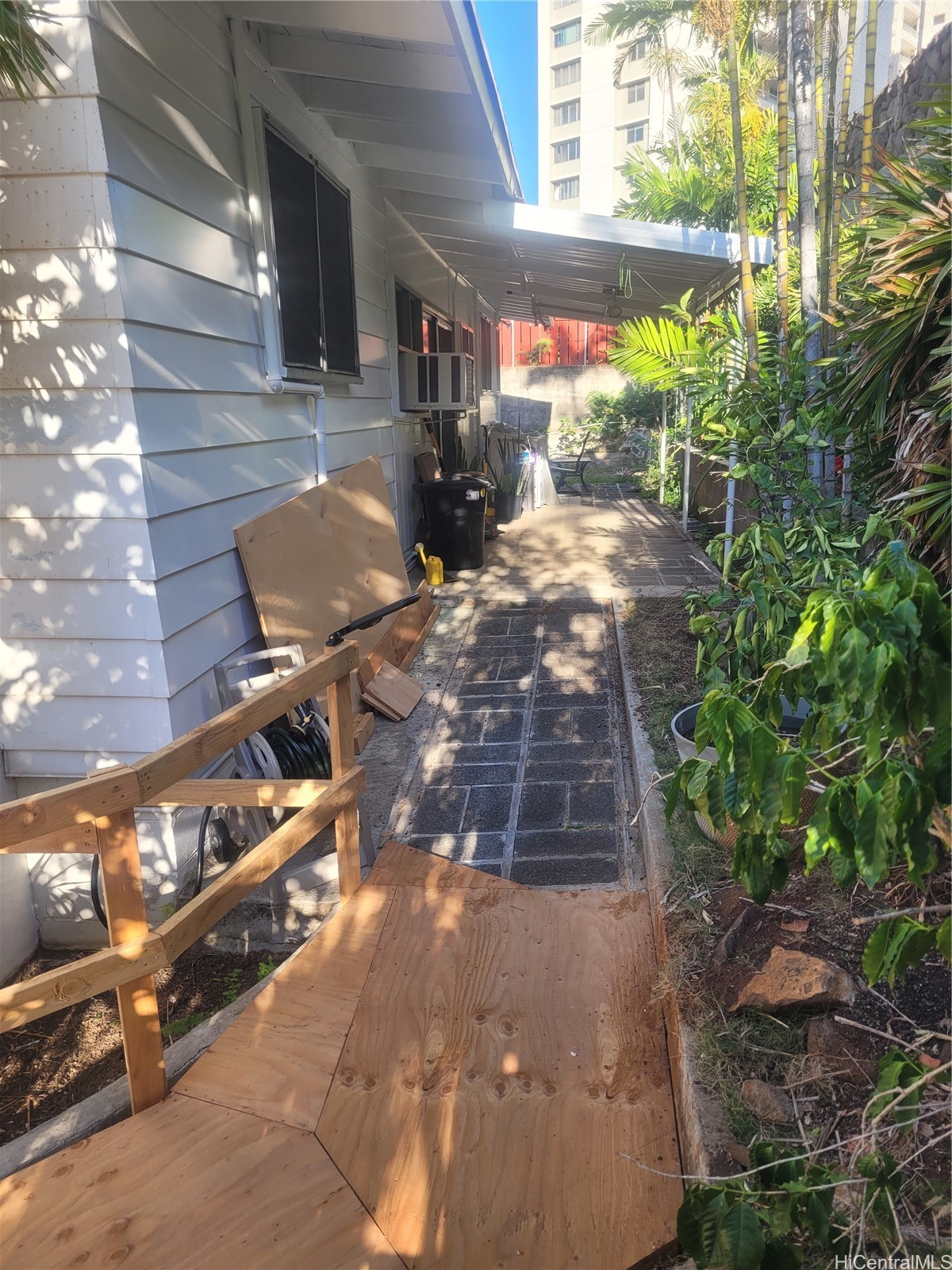 962 Spencer Street Property Photo 5