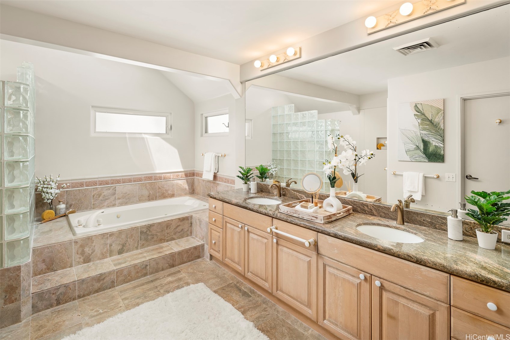 3735 C Diamond Head Road Property Photo 17