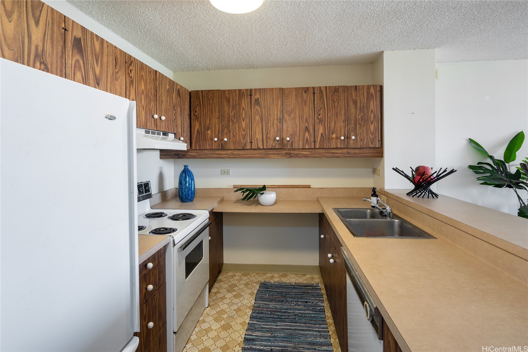 1717 Mott Smith Drive 3106 Property Photo 7