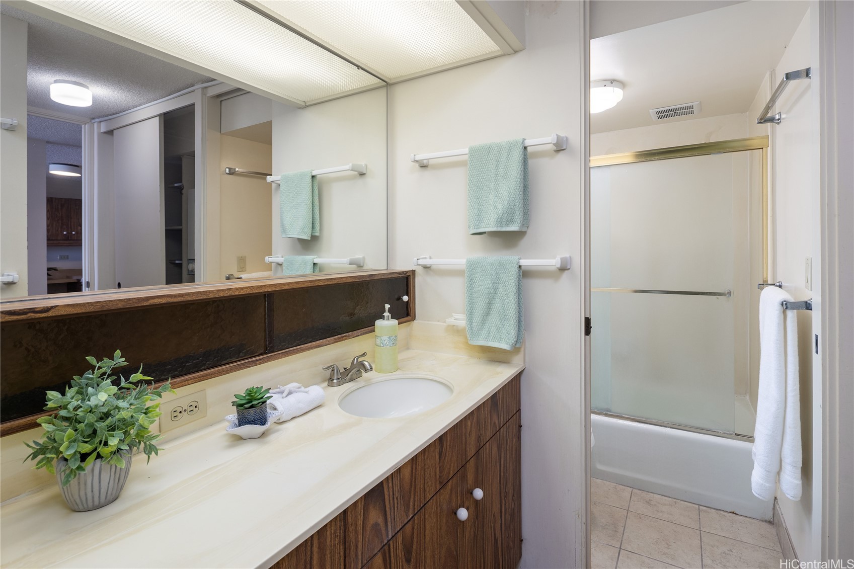 1717 Mott Smith Drive 3106 Property Photo 11