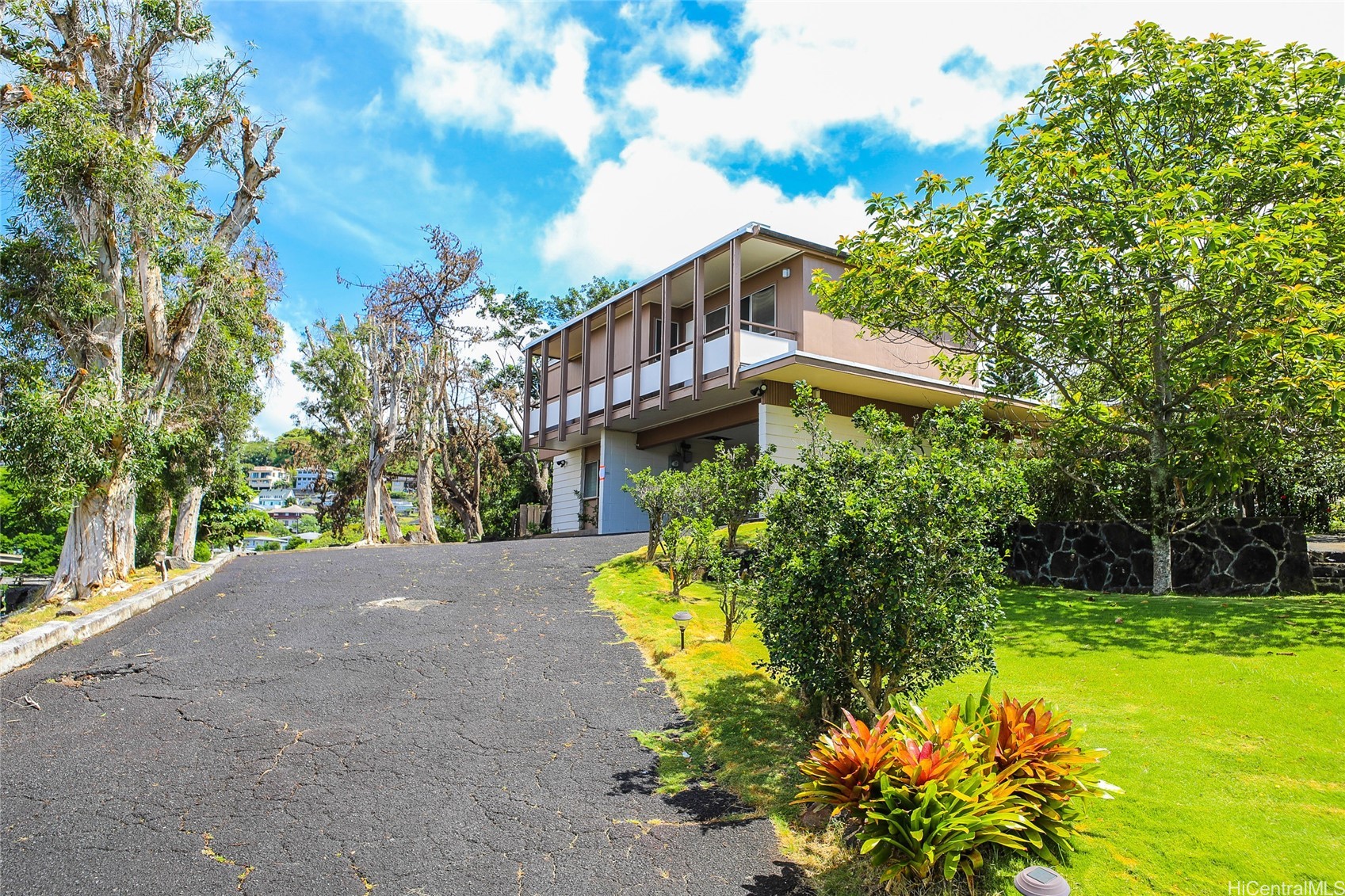 1944 D Ualakaa Street Property Photo 1