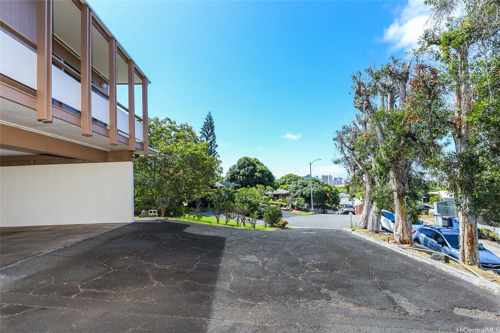 1944 D Ualakaa Street Property Photo 3