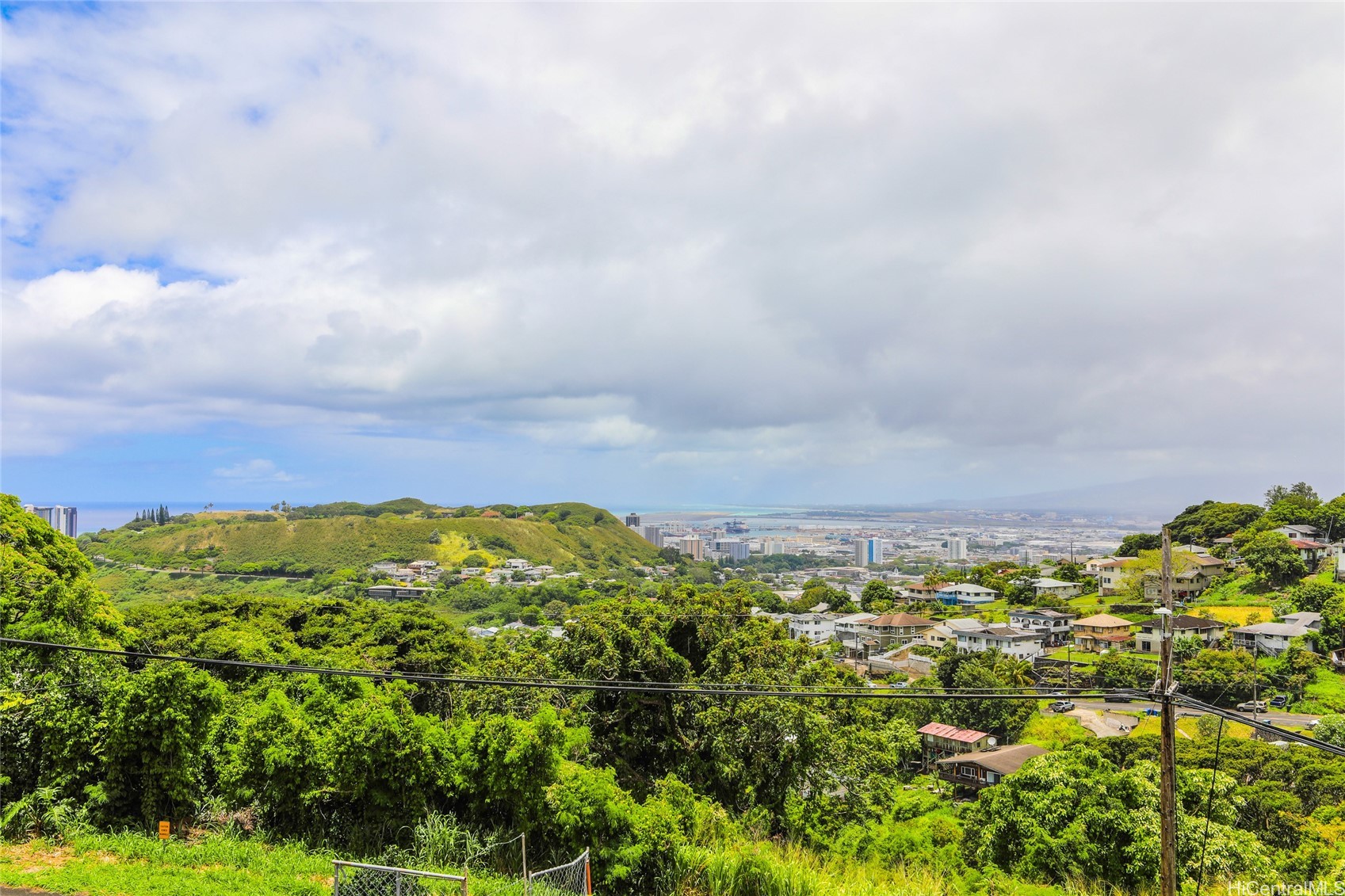 2490 Tantalus Drive Property Photo 1