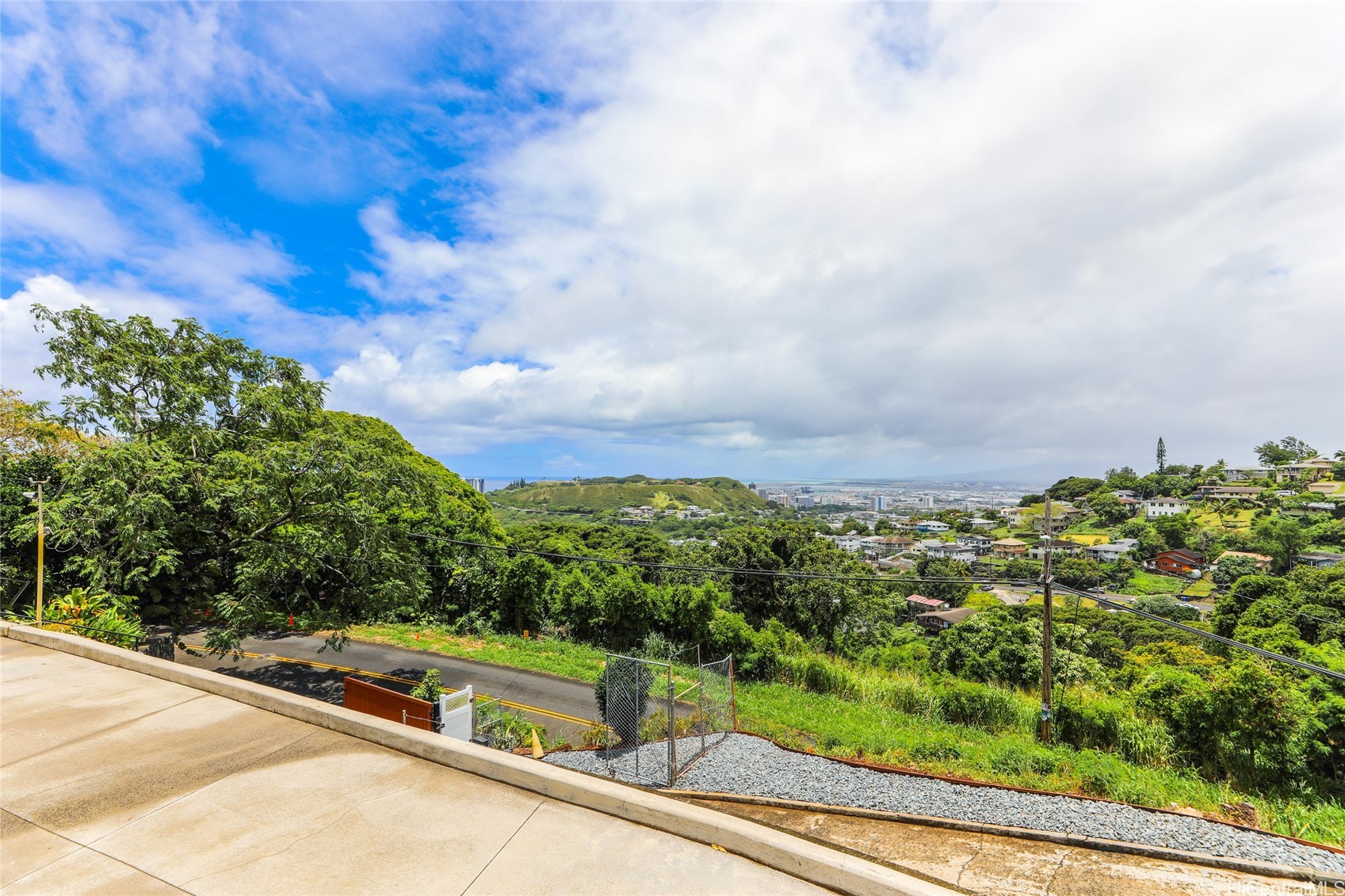 2490 Tantalus Drive Property Photo 2