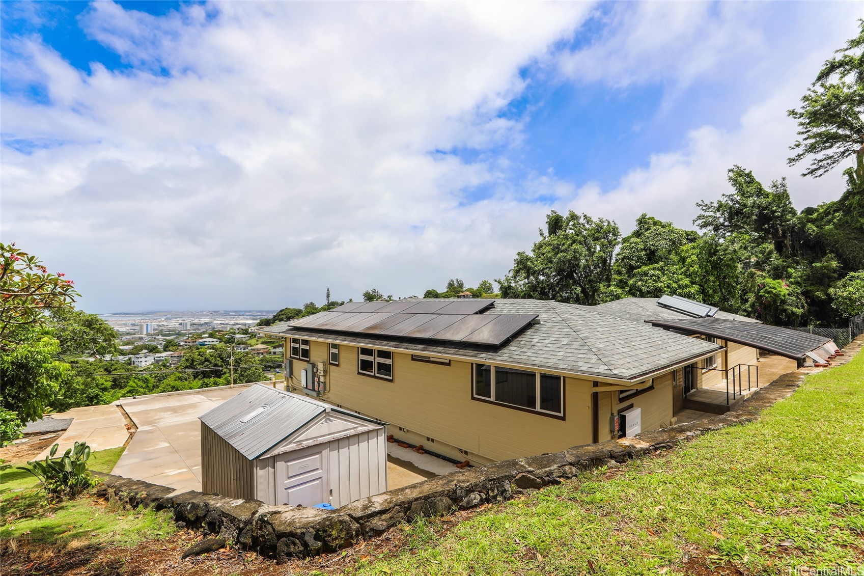 2490 Tantalus Drive Property Photo 3