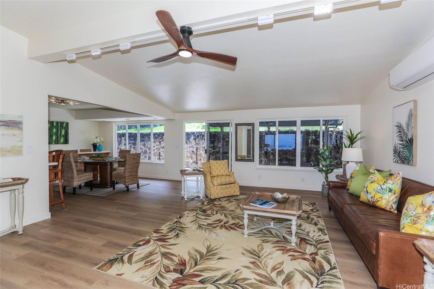 2490 Tantalus Drive Property Photo 4