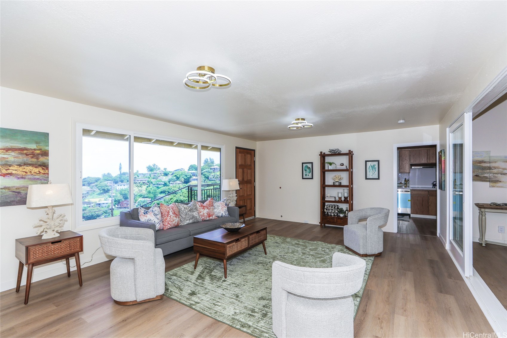 2490 Tantalus Drive Property Photo 5