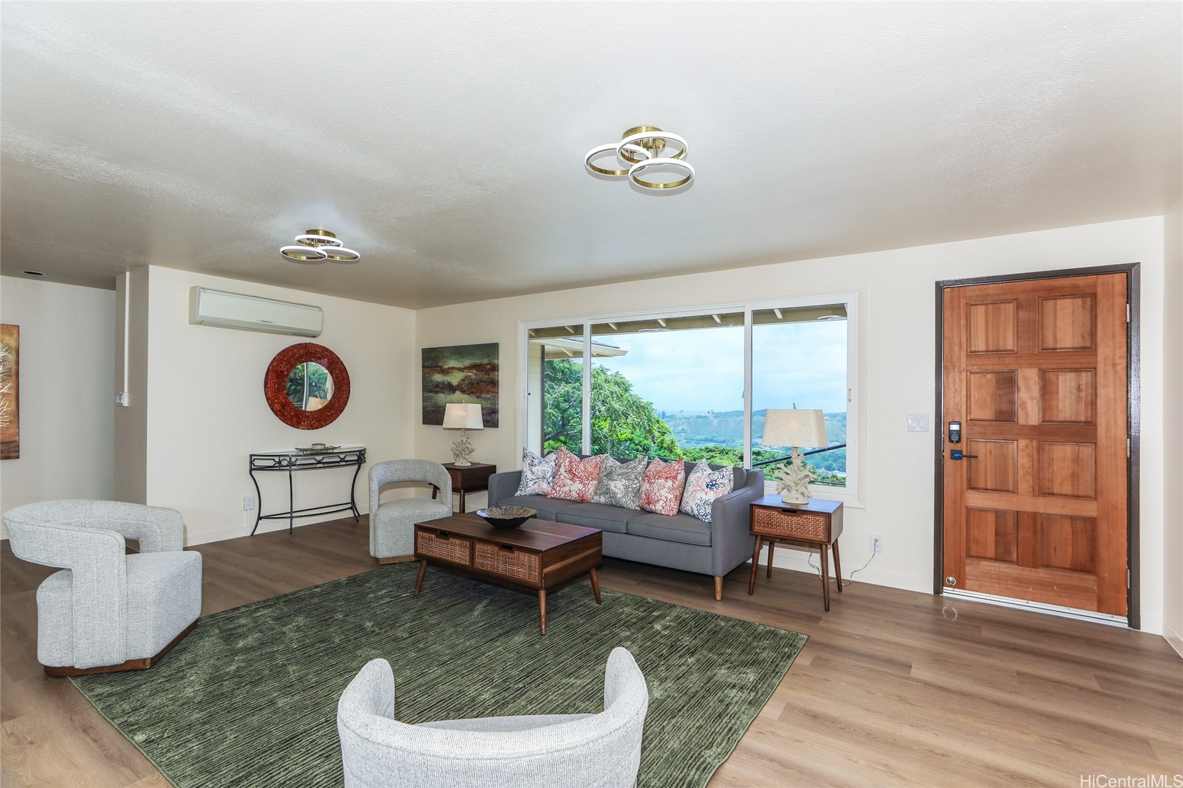 2490 Tantalus Drive Property Photo 6