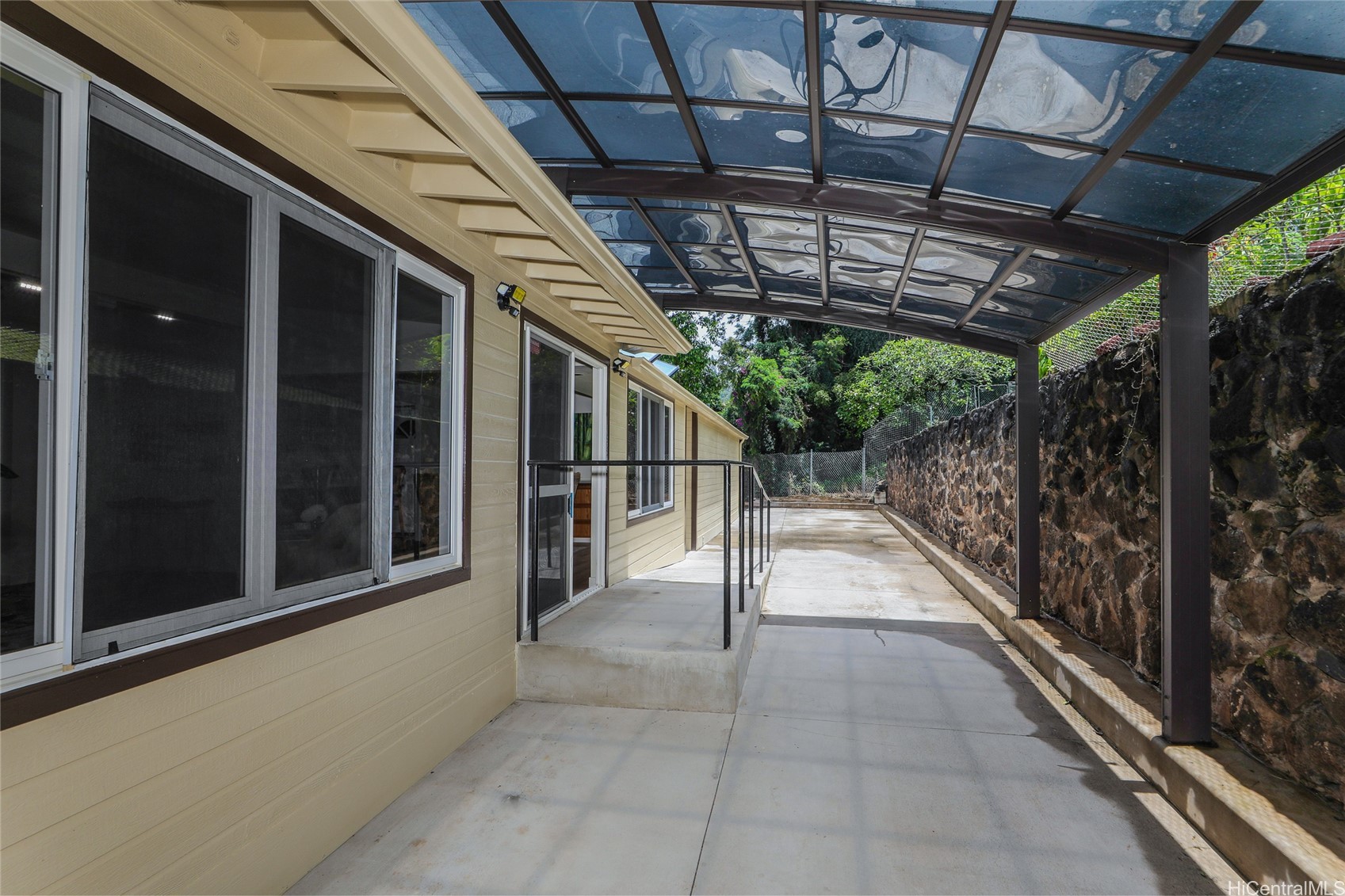 2490 Tantalus Drive Property Photo 14