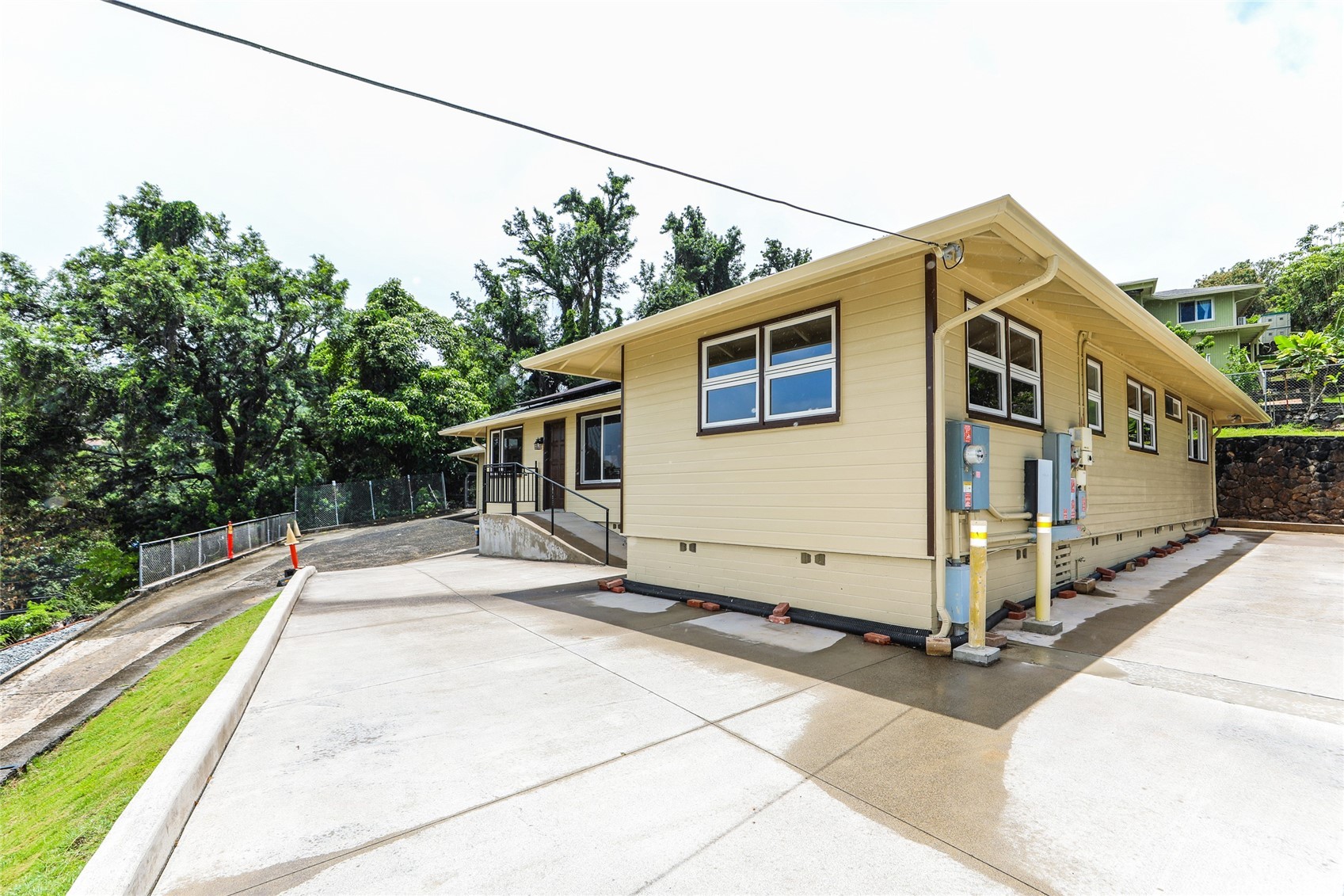 2490 Tantalus Drive Property Photo 15