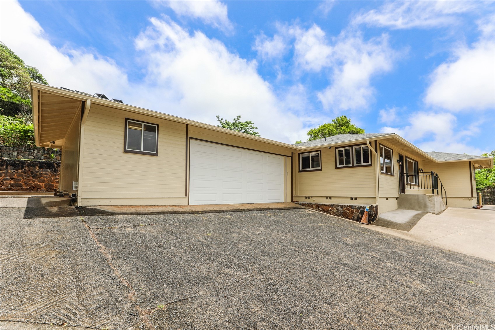 2490 Tantalus Drive Property Photo 19