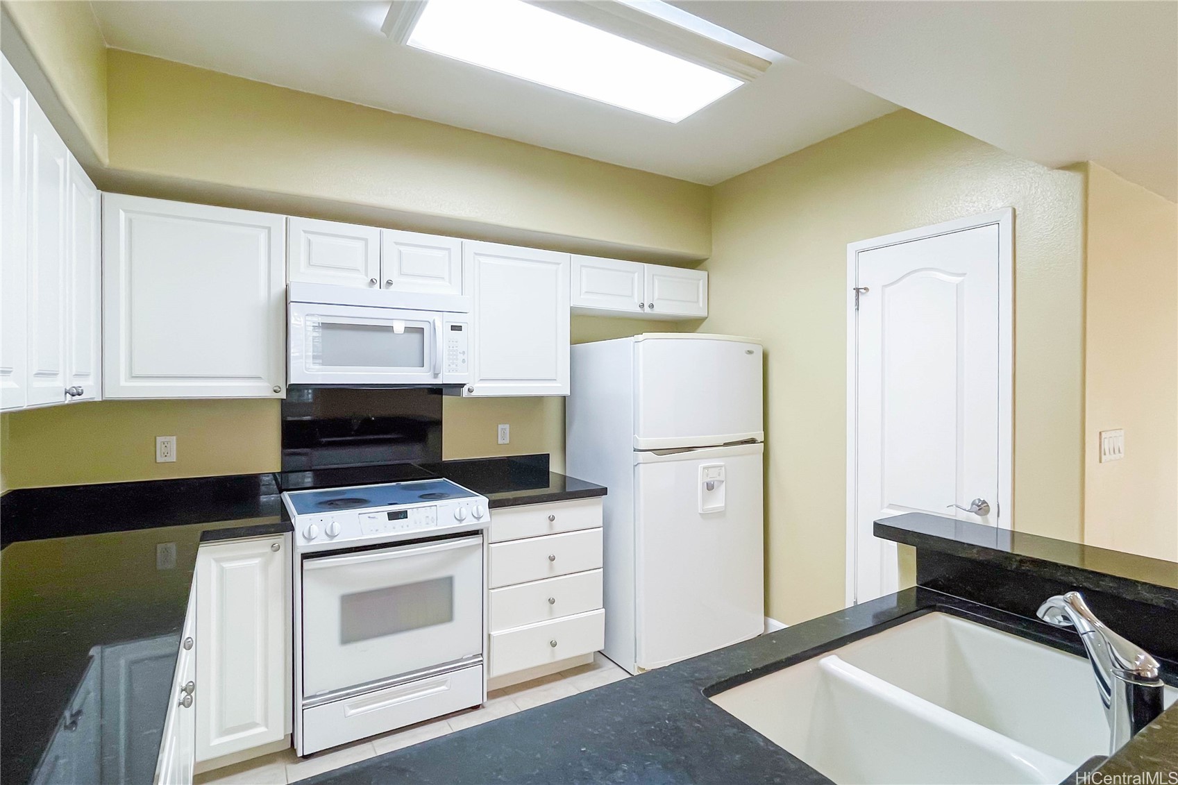92-1033 Koio Drive M15-6 Property Photo 5