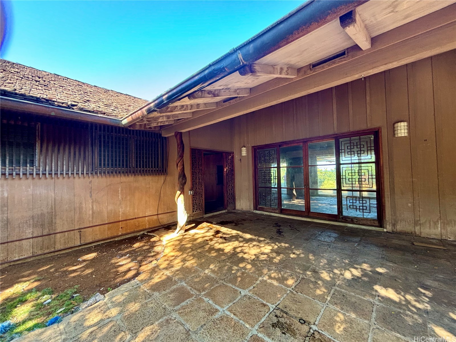 633 Hakaka Place Property Photo 1