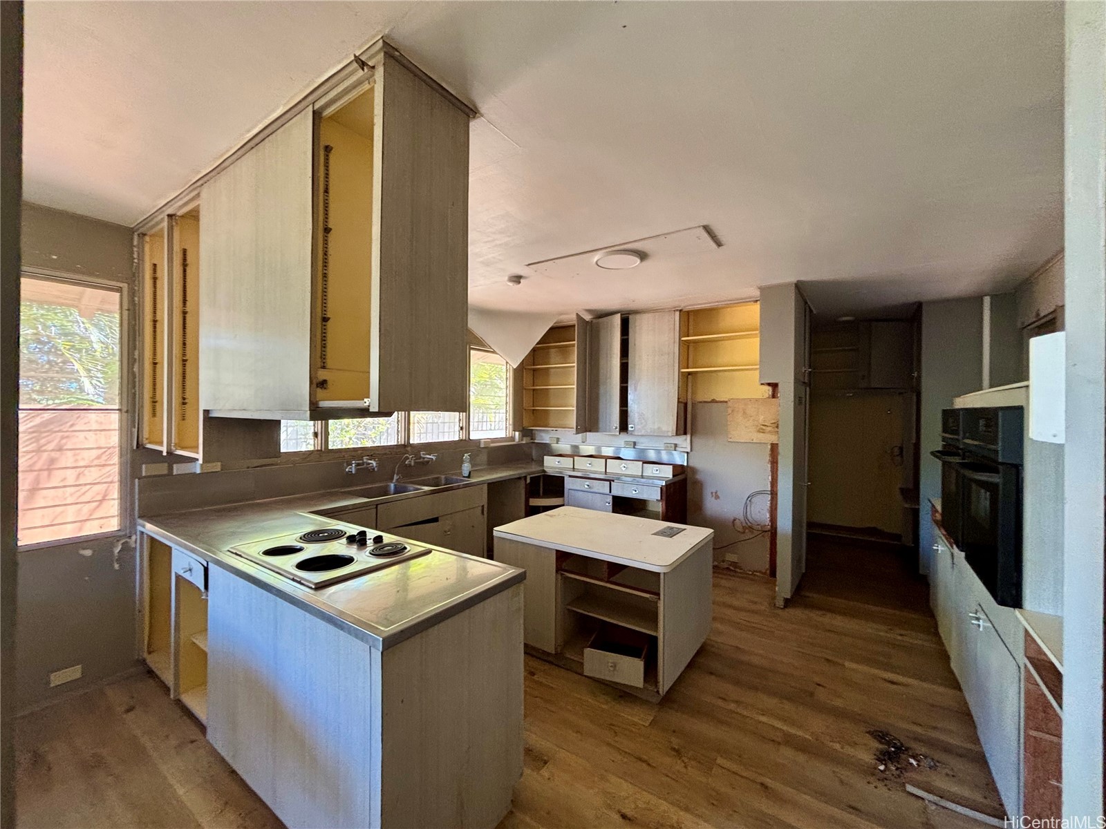 633 Hakaka Place Property Photo 11
