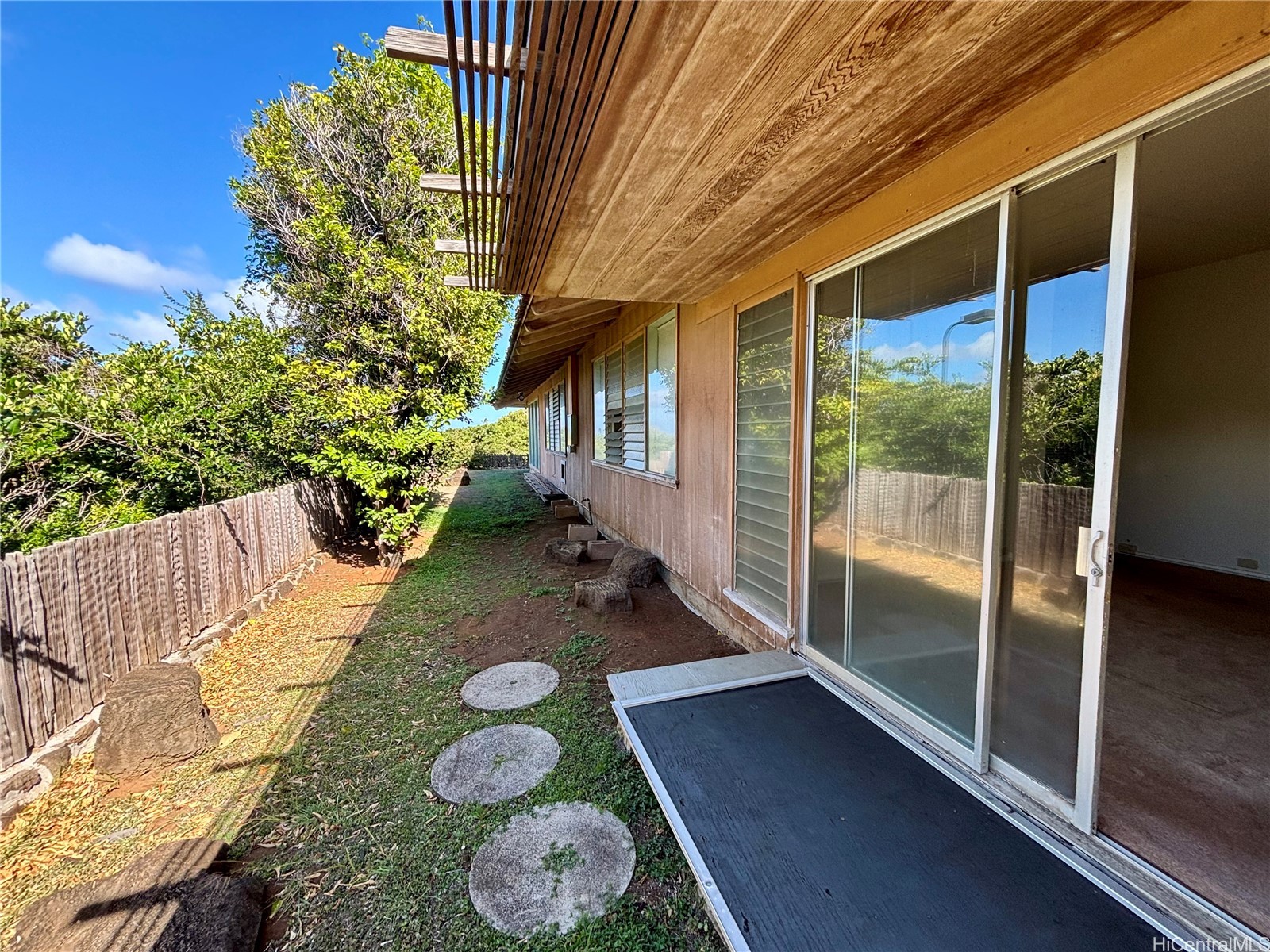 633 Hakaka Place Property Photo 14