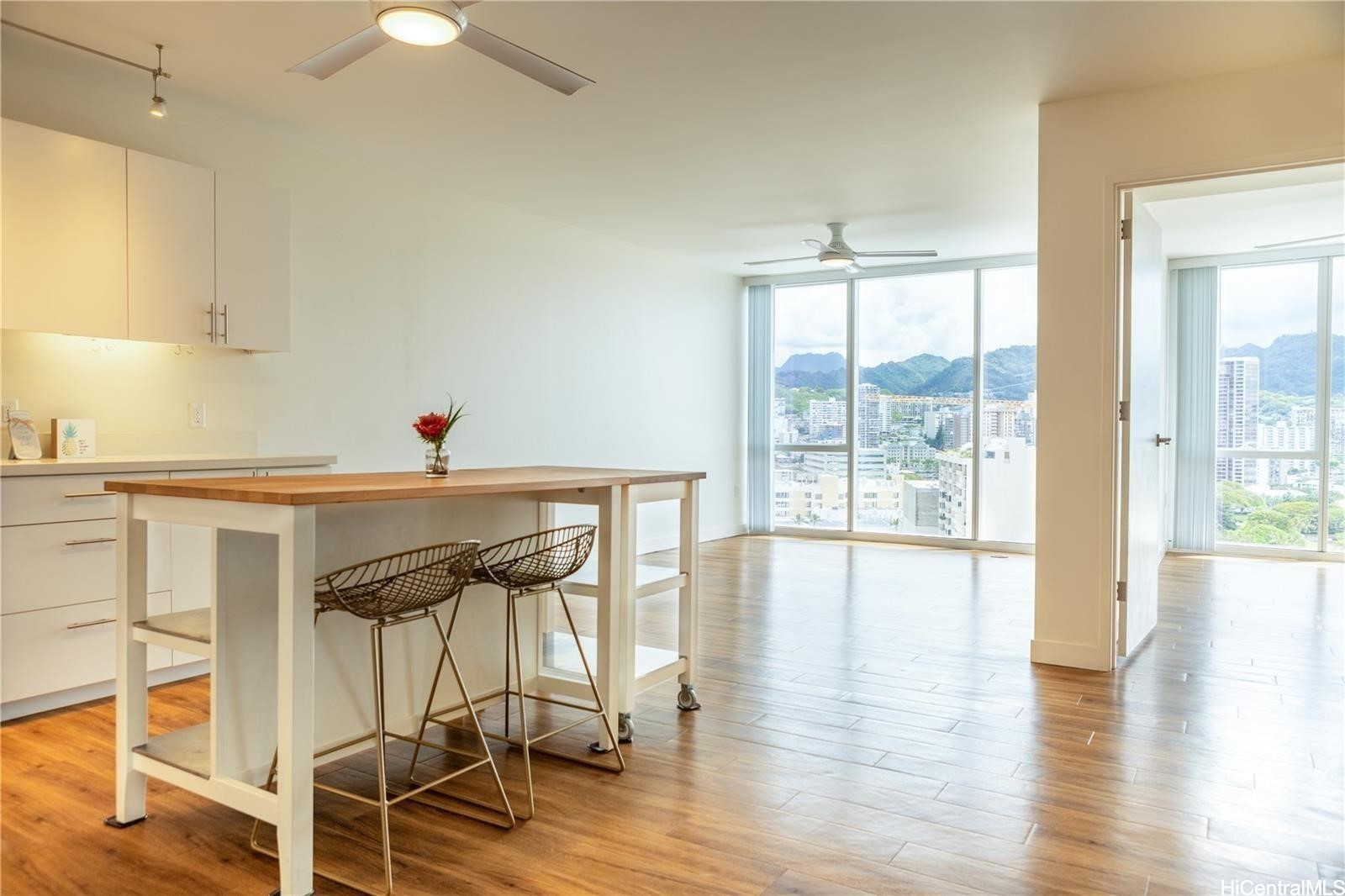 888 Kapiolani Boulevard 2001 Property Photo 1