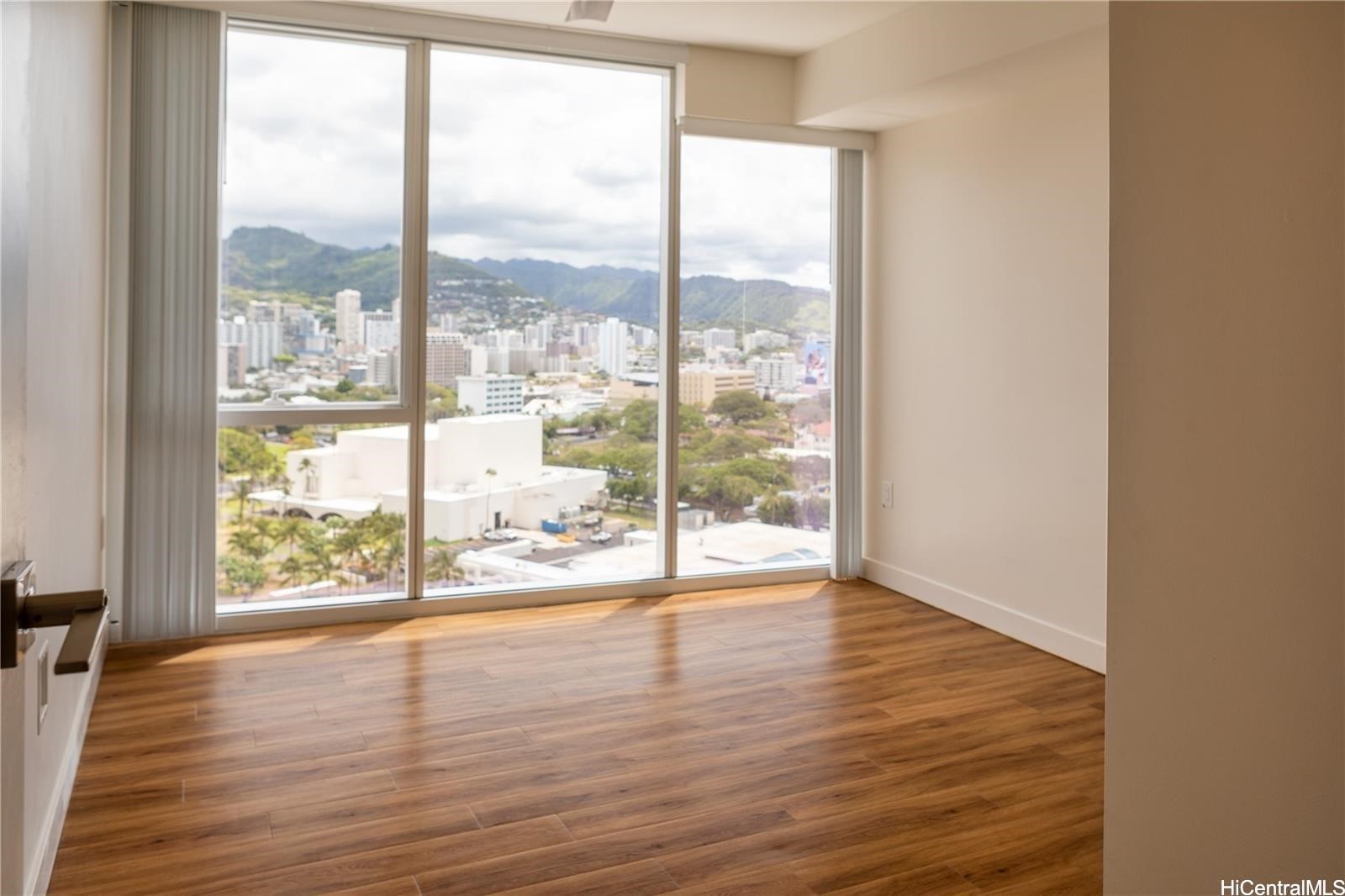 888 Kapiolani Boulevard 2001 Property Photo 4