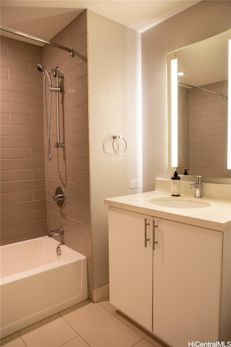 888 Kapiolani Boulevard 2001 Property Photo 6