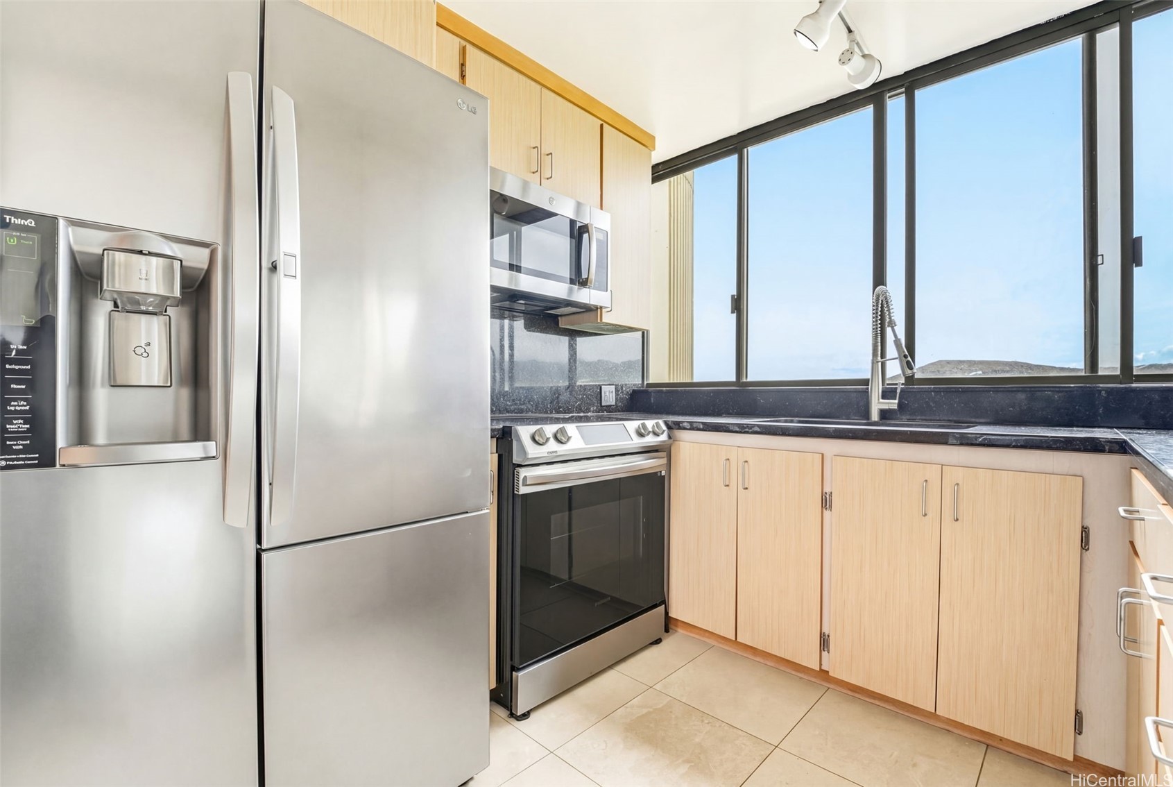 3050 Ala Poha Place 15e Property Photo 5