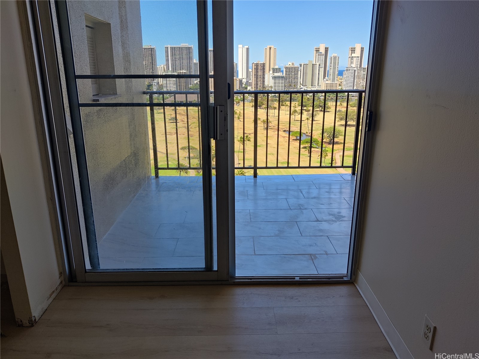 2916 Date Street 20i Property Photo 6