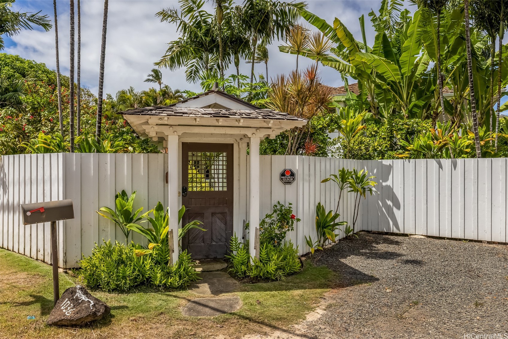 1036 Mokulua Drive Property Photo 4
